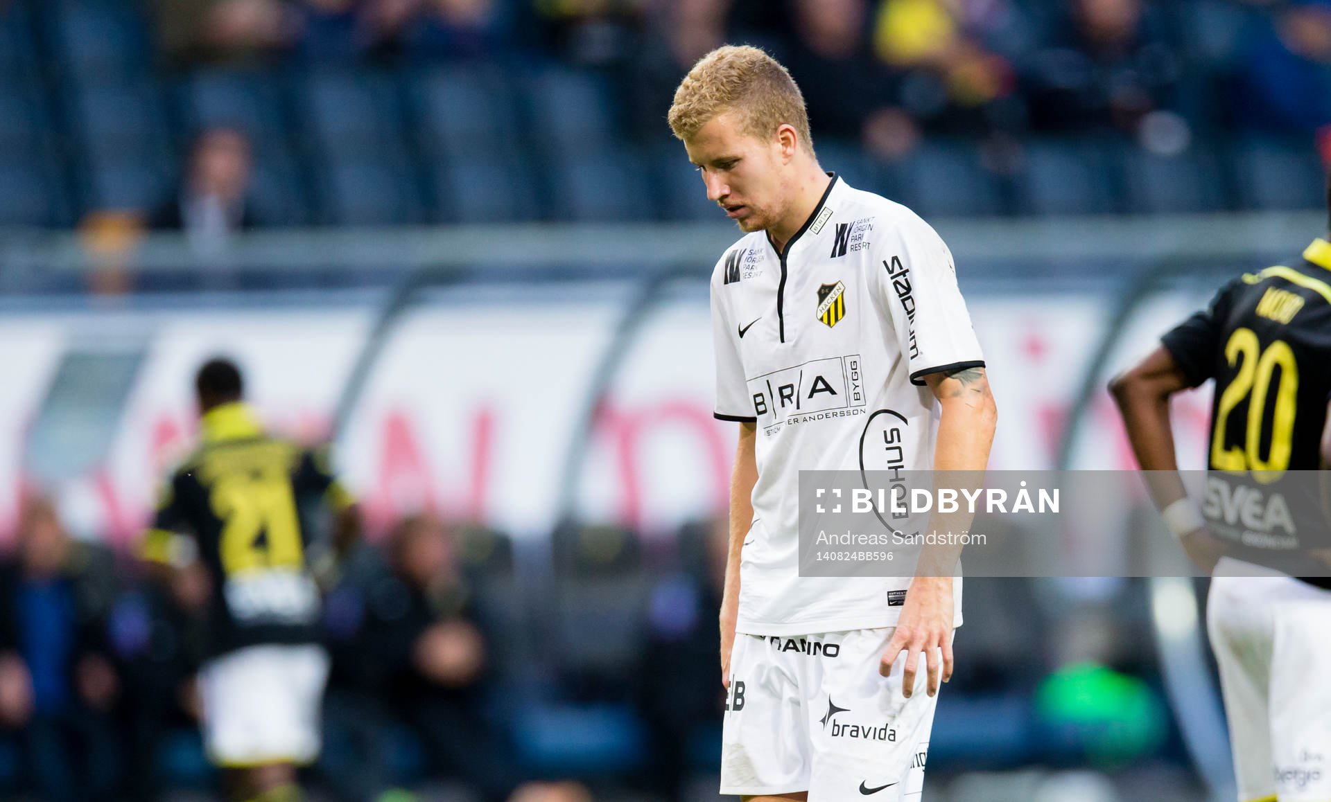 Häckens Simon Gustafson ser deppig ut