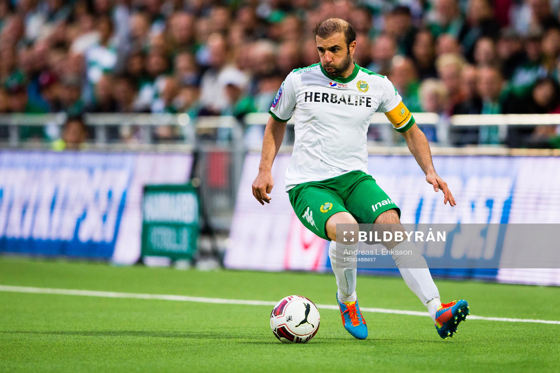 Hammarbys Kennedy Bakircioglu med bollen