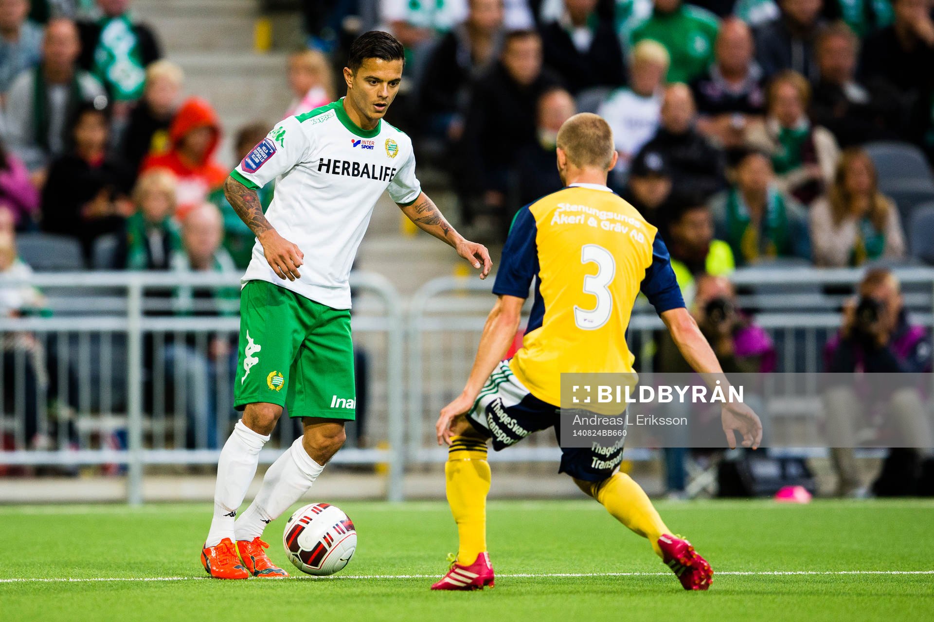 Hammarbys Michael Timisela och Ljungskiles Niclas Andersén