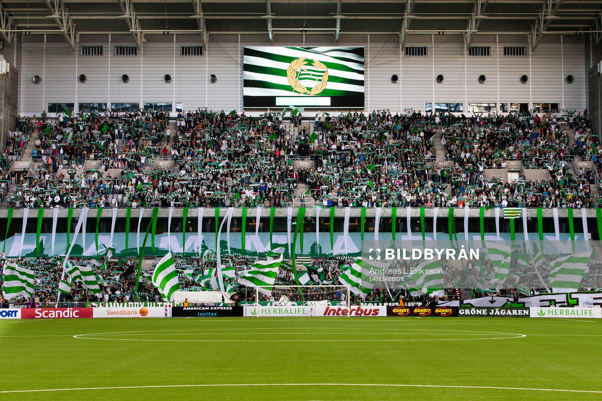 Hammarbys supportrar med ett TIFO innan fotbollsmatchen i