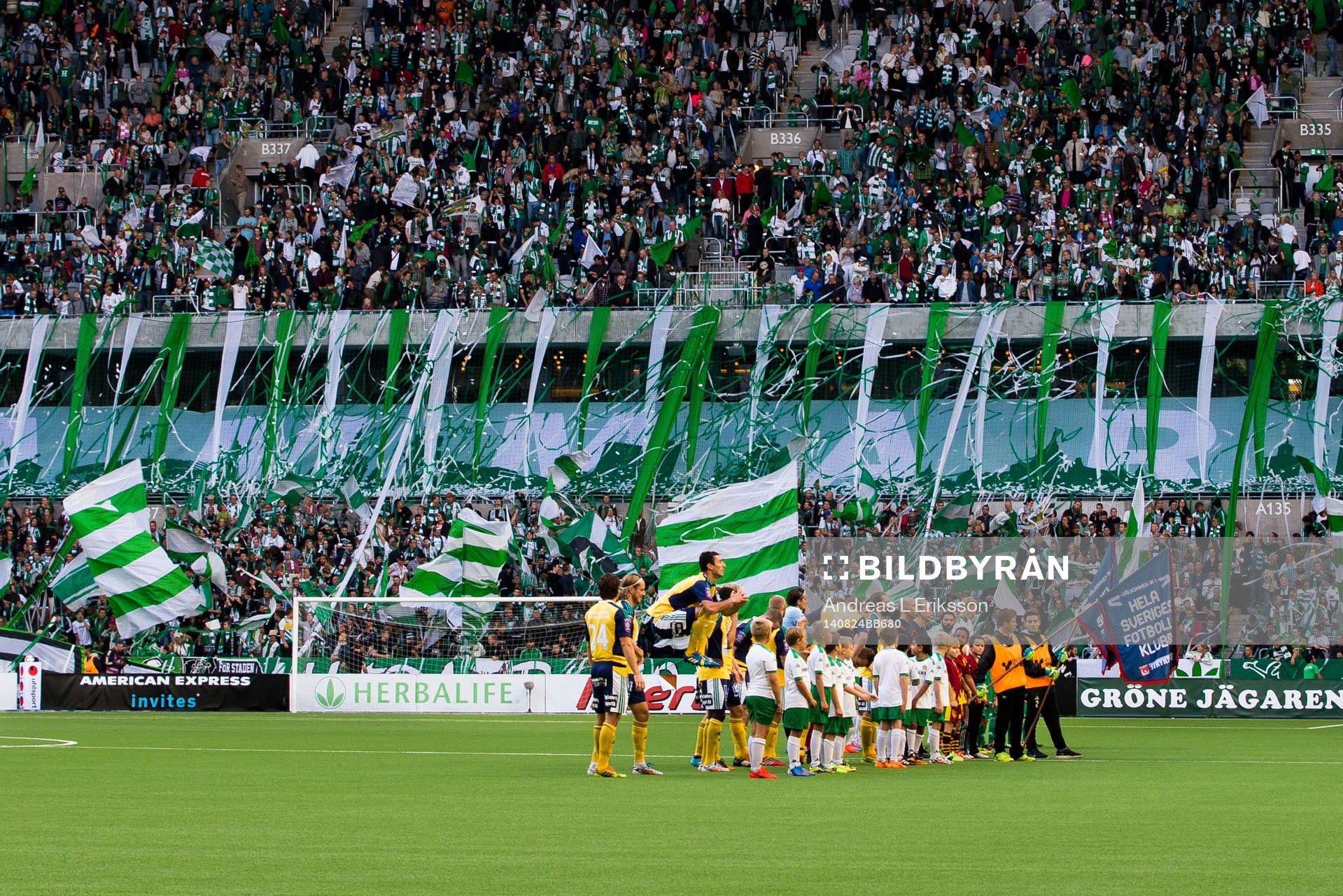 Hammarbys supportrar med ett TIFO medan