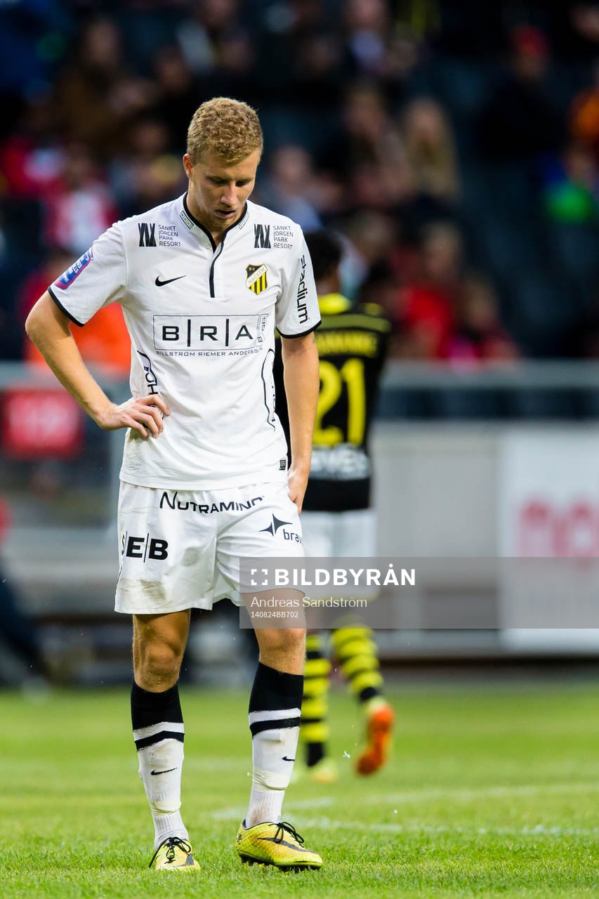 Häckens Simon Gustafson ser deppig ut