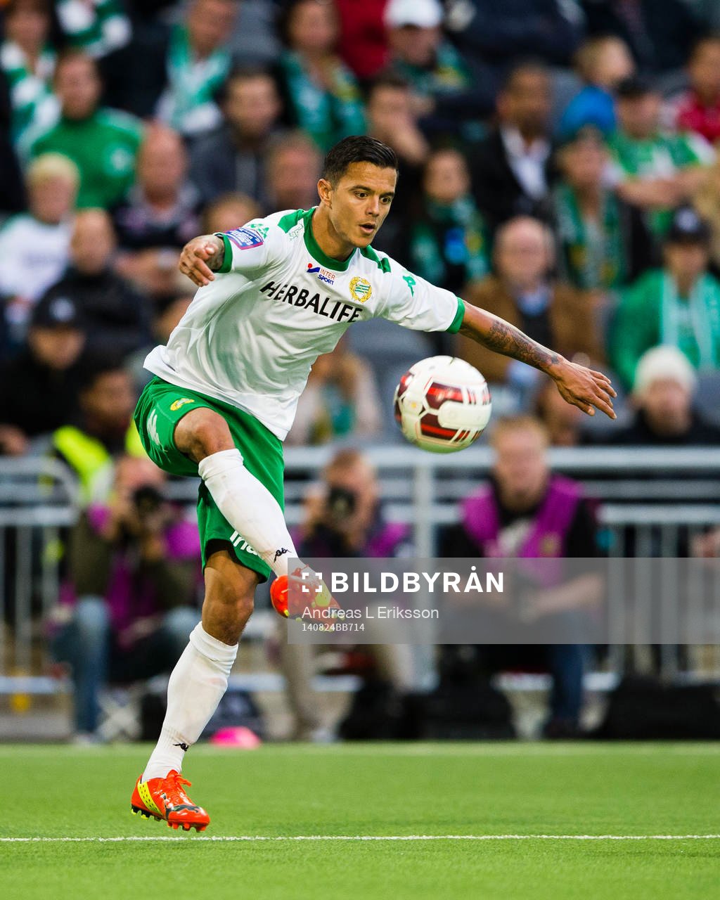 Hammarbys Michael Timisela tar ner bollen under fotbollsmatchen i Superettan mellan Hammarby och Ljungskile den 24 augusti 2014 i Stockholm.