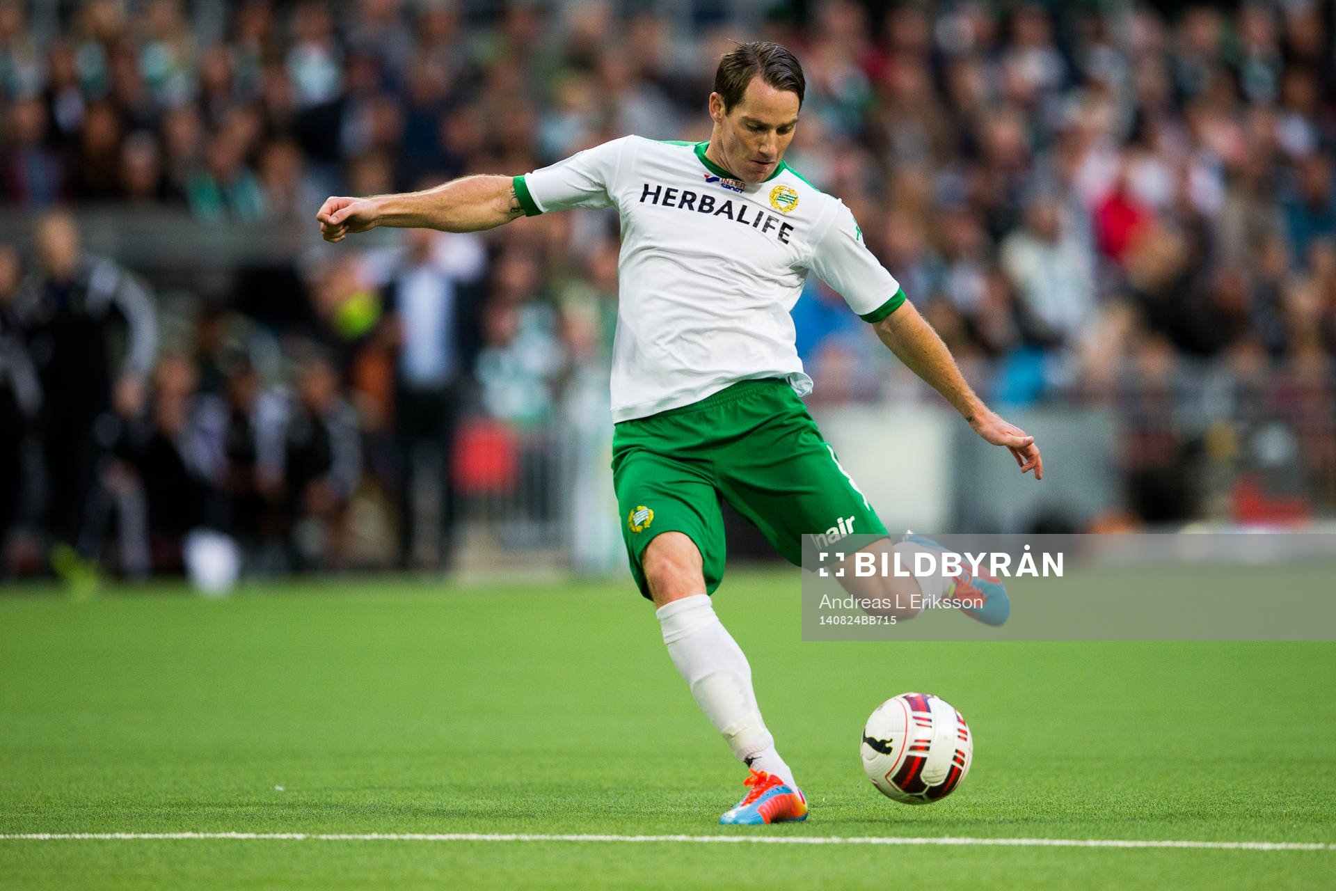 Hammarbys Johan Persson med ett skott