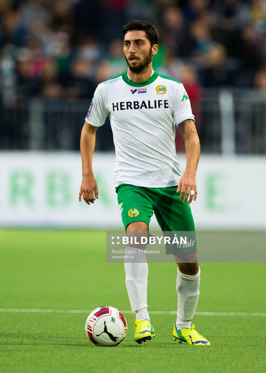 Hammarbys Nahir Besara med bollen