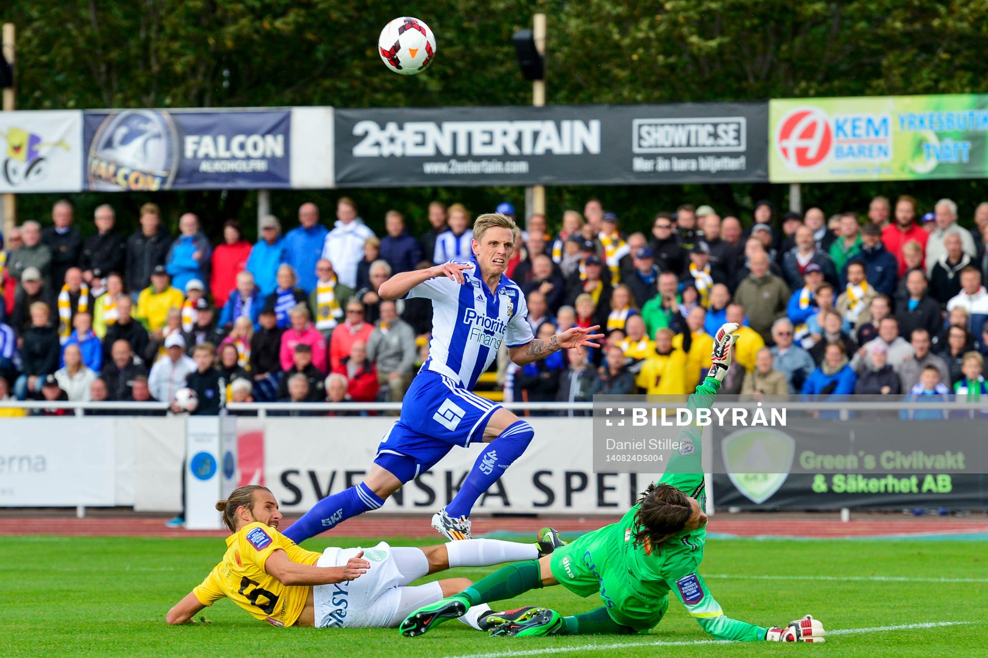 IFK Göteborgs Sören Rieks kommer fri med Falkenbergs