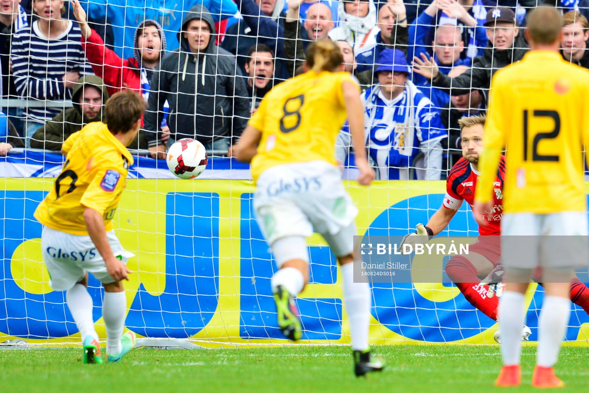 Falkenbergs Anton Wede gör 1-2 på straff