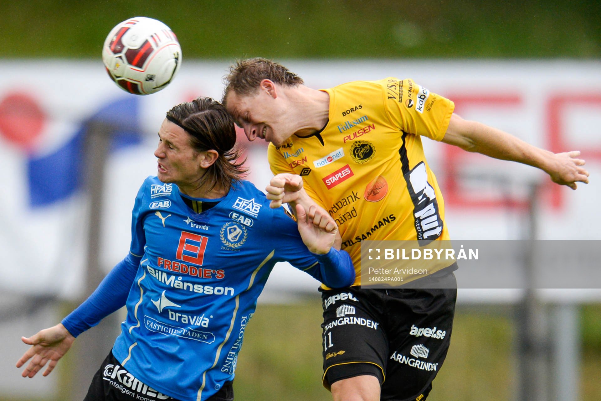 Halmstads Marcus Antonsson och Elfsborgs Daniel Mobaeck under fotbollsmatchen i Allsvenskan mellan Halmstad och Elfsborg den 24 augusti 2014 i Halmstad.