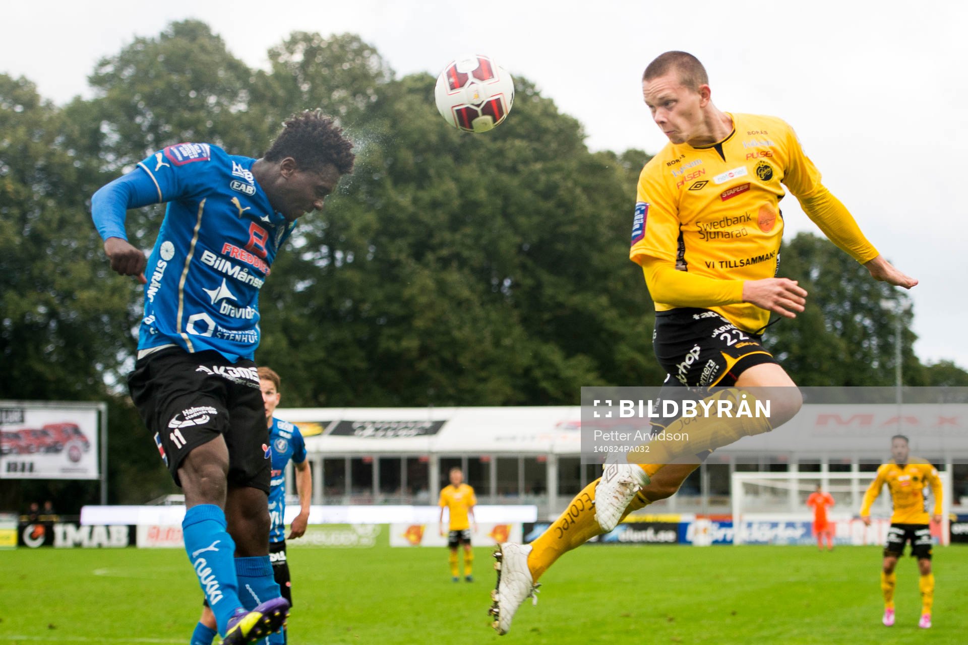 Elfsborgs Anton Lans och Halmstads King Osei Gyan