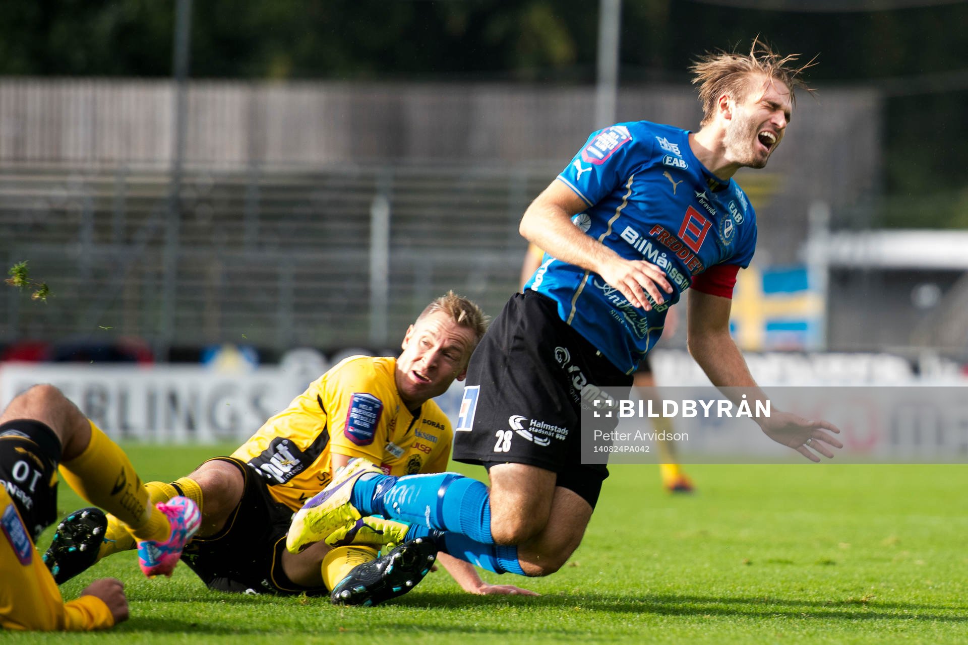 Halmstads Jesper Westerberg kapas av Elfsborgs Andreas