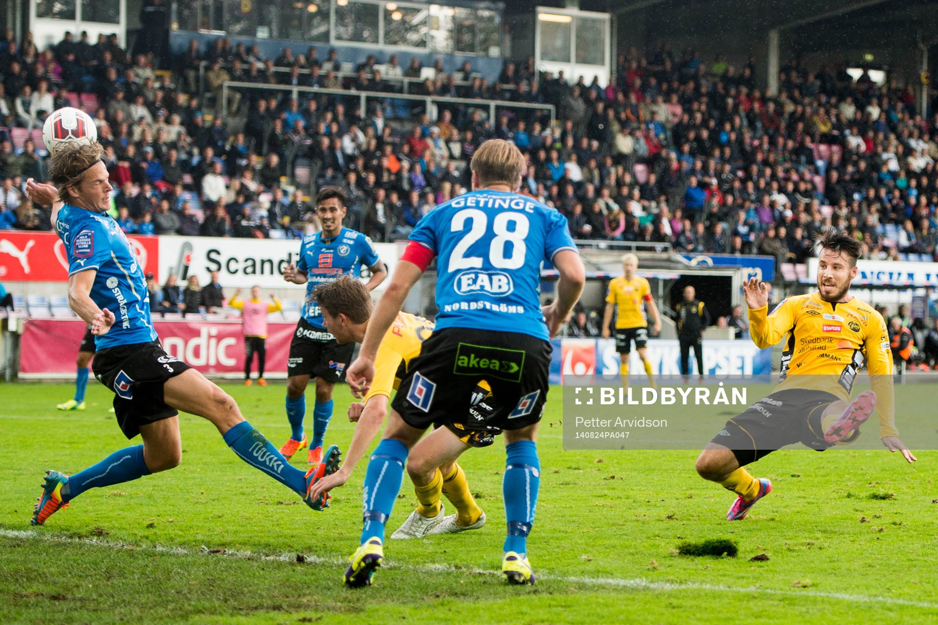 Elfsborgs Mikkel Beckmann (th) med en målchans i slutet av