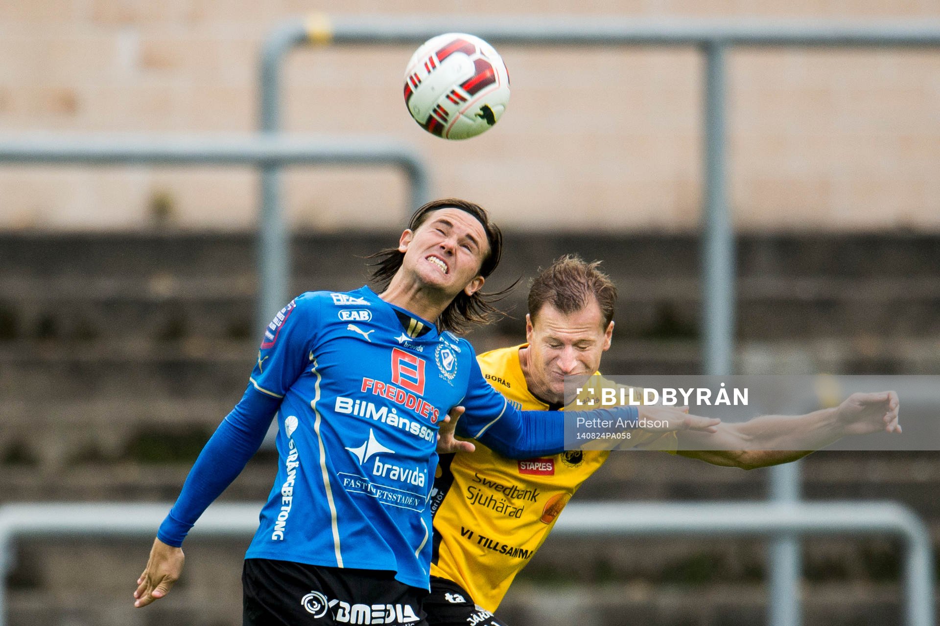 Halmstads Marcus Antonsson i nickduell med Elfsborgs Daniel
