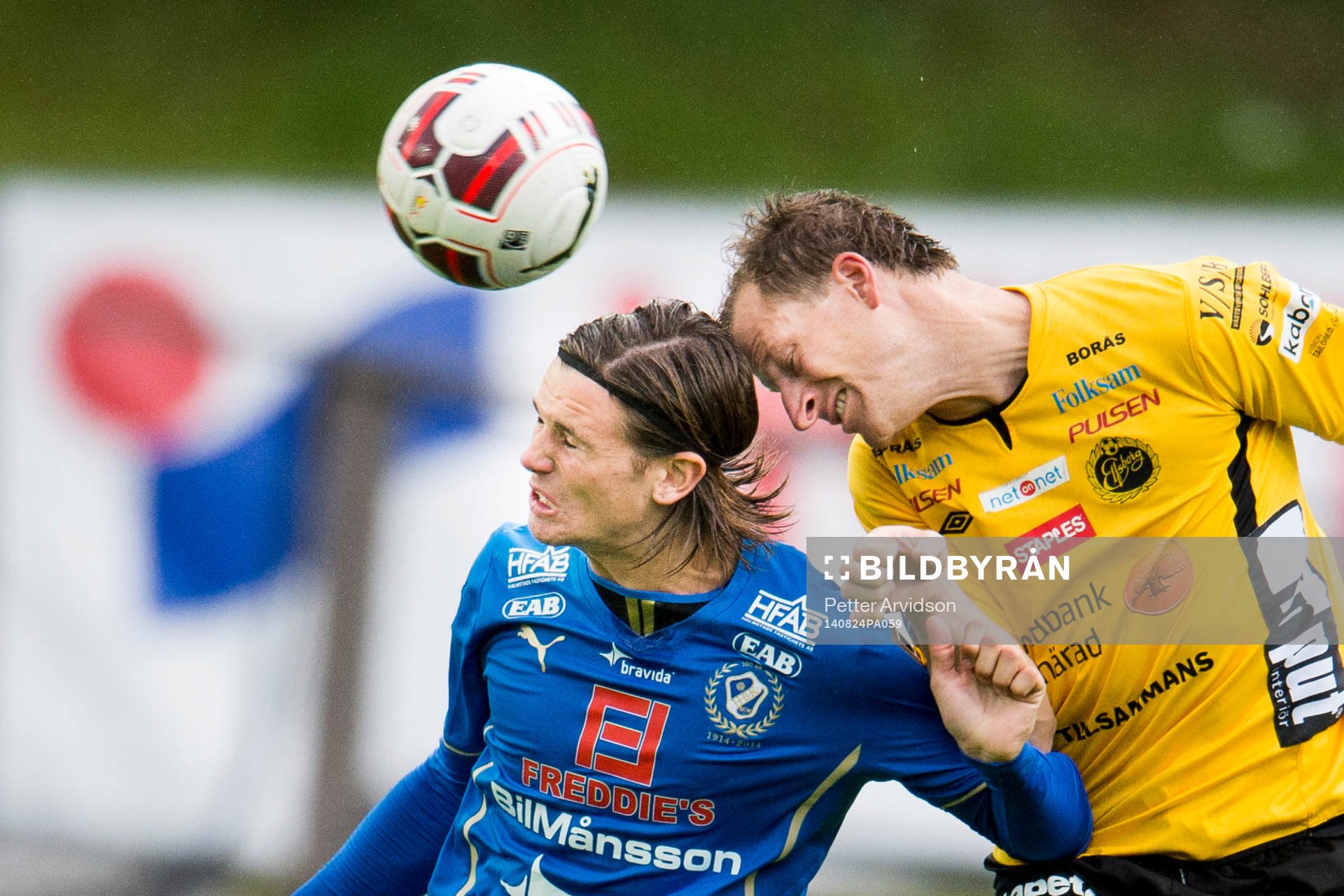 Halmstads Marcus Antonsson i nickduell med Elfsborgs Daniel Mobaeck under fotbollsmatchen i Allsvenskan mellan Halmstad och Elfsborg den 24 augusti 2014 i Halmstad.