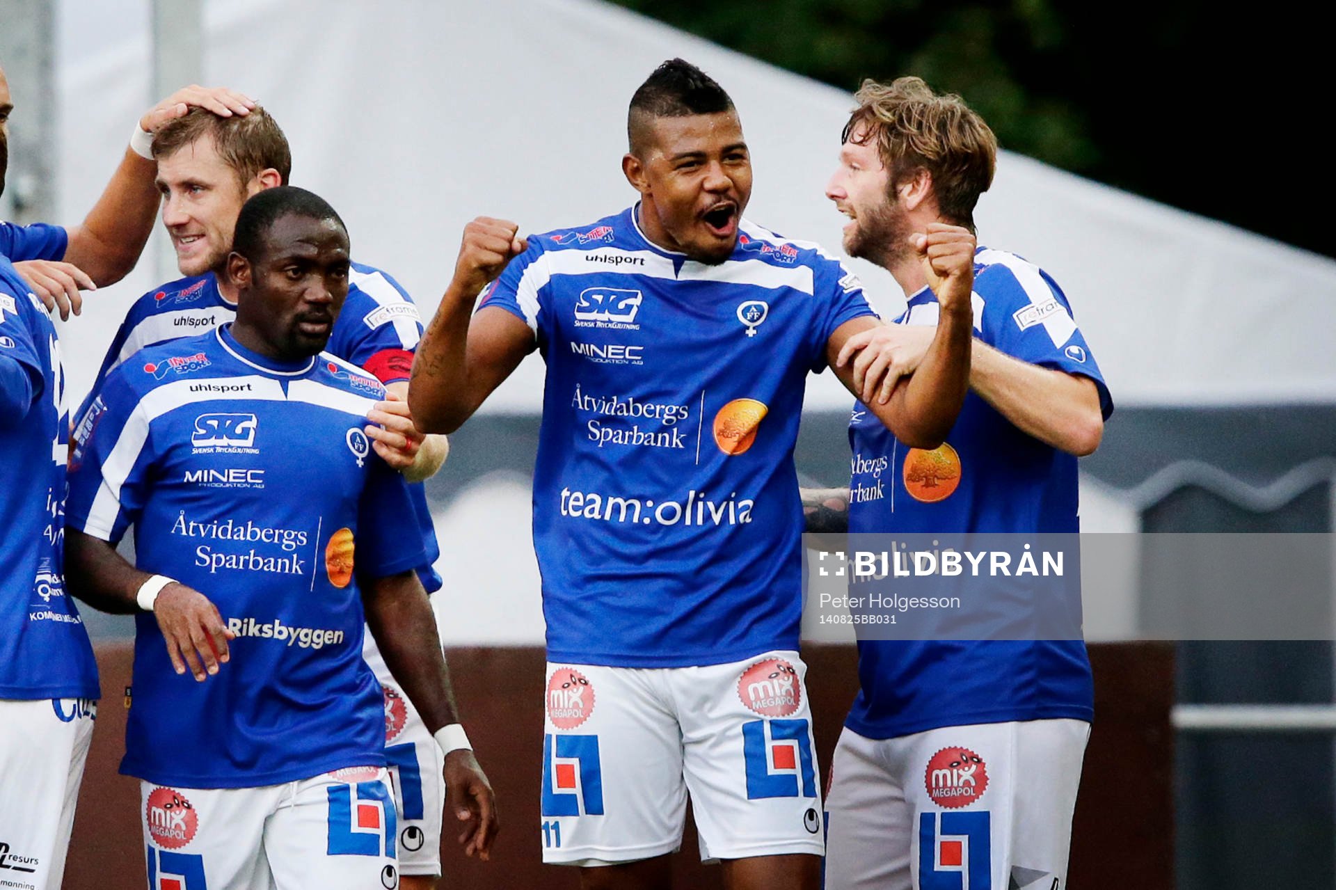 Åtvidabergs Ricardo Santos (mitten) jublar med