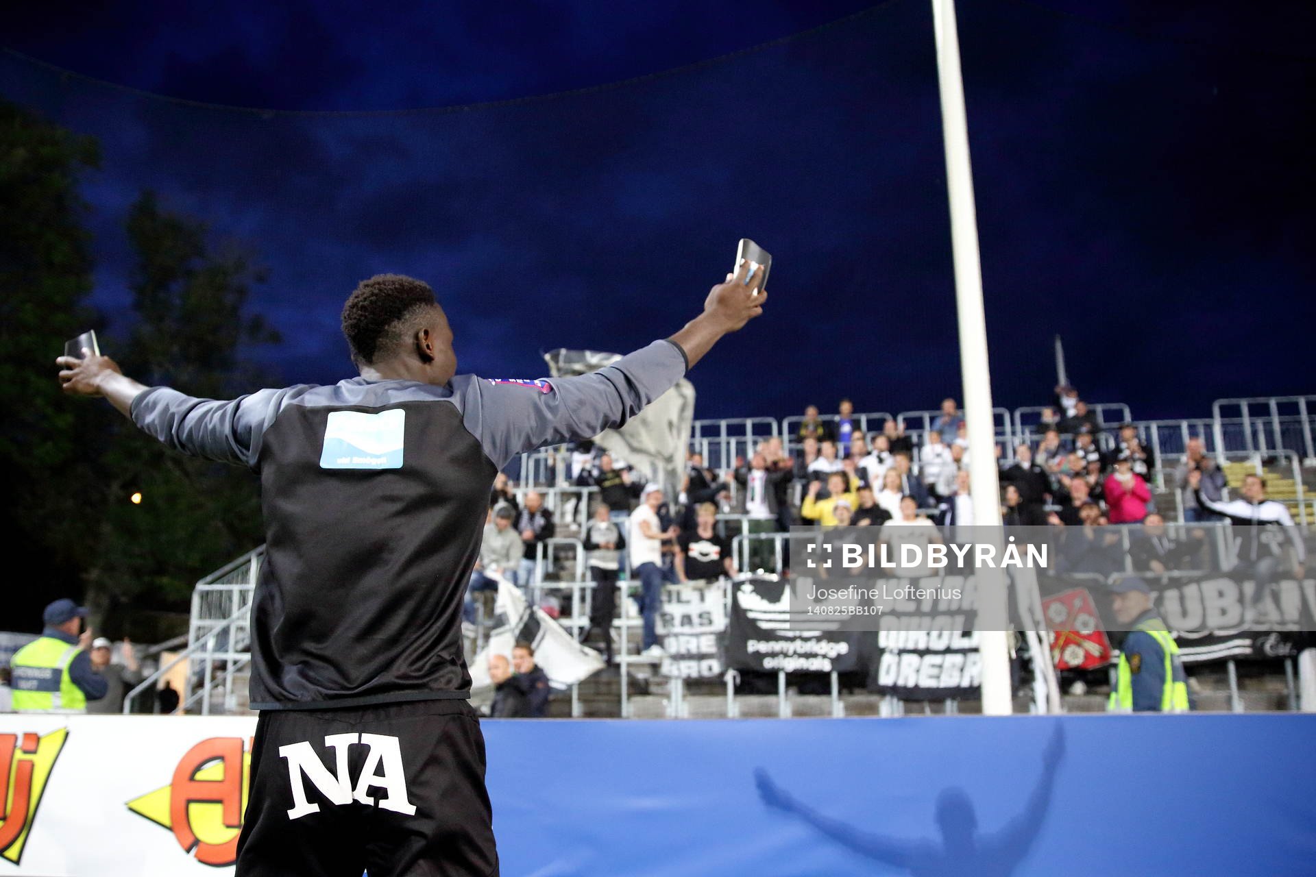 Alhassan Kamara tackar sina supportrar