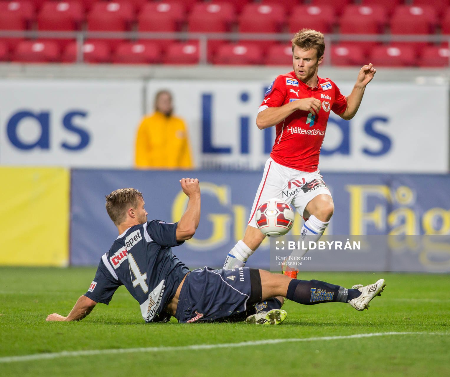 Kalmars Måns Söderqvist får en straff