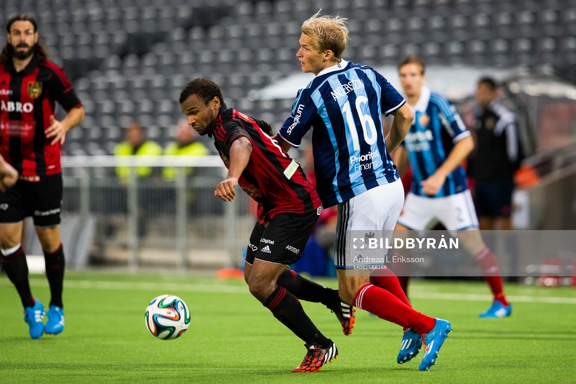 Brommapojkarnas Serge-Junior Martinsson Ngouali och Djurgårdens Sebastian Andersson i kamp om bollen under fotbollsmatchen i Allsvenskan mellan Brommapojkarna och Djurgården den 25 augusti 2014 i Stockholm.