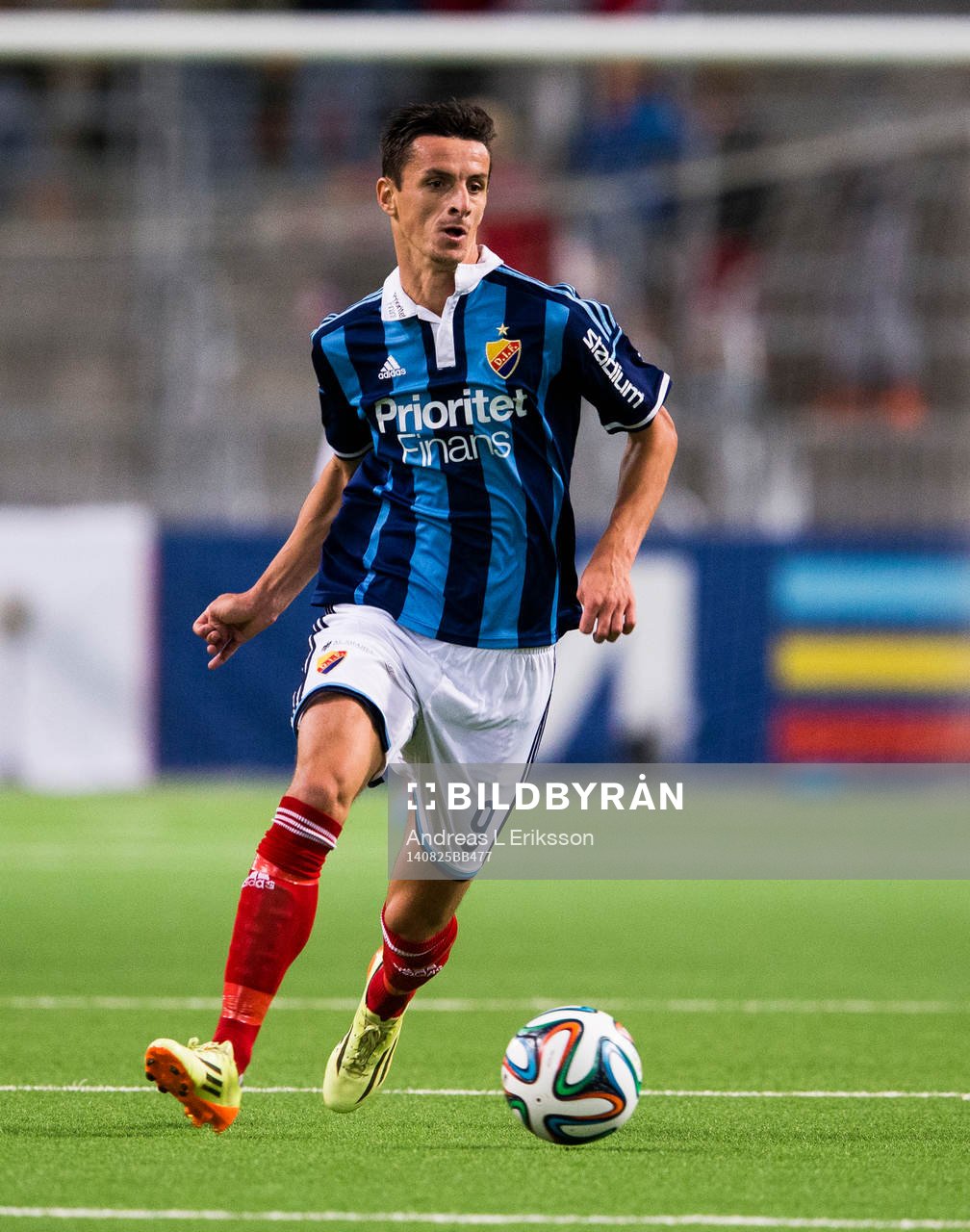 Djurgårdens Haris Radetinac med bollen