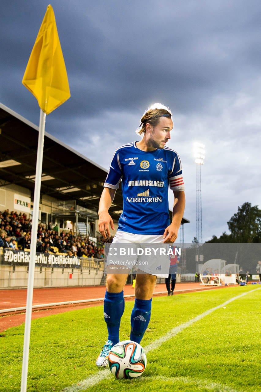 Sundsvalls Kevin Walker slår en hörna