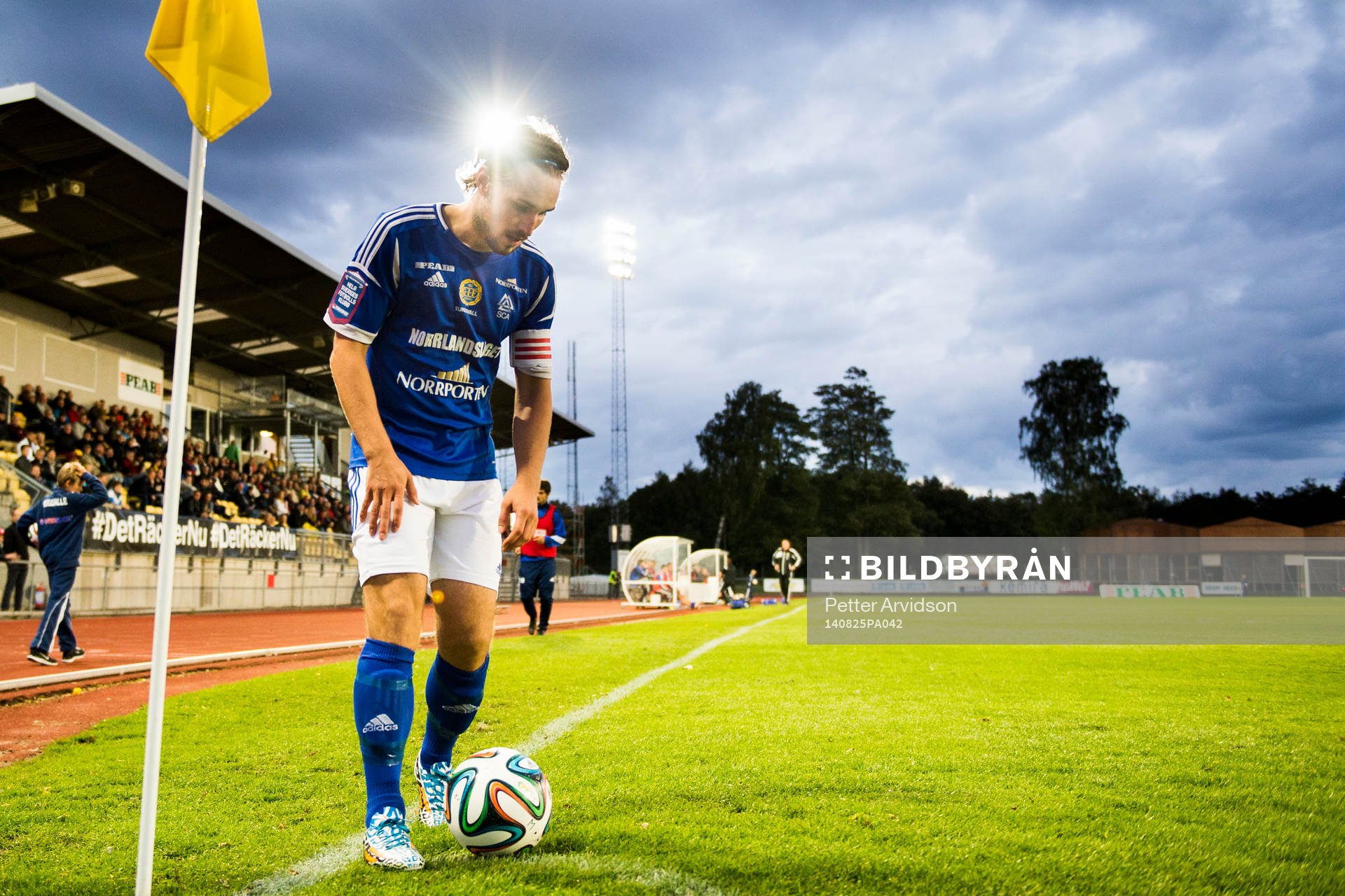 Sundsvalls Kevin Walker slår en hörna