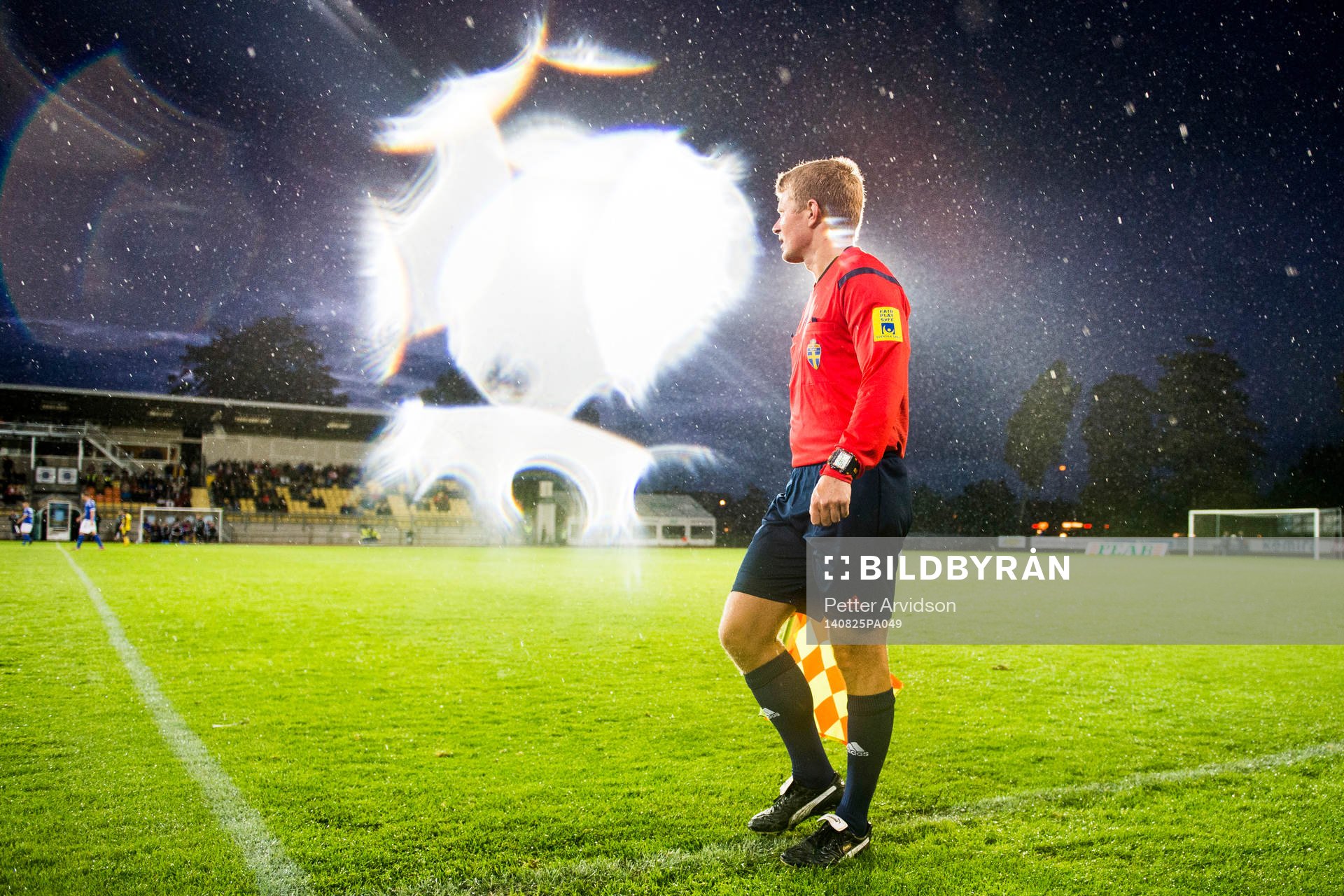Linjedomare under fotbollsmatchen i Superettan mellan Ängelholm och Sundsvall den 25 augusti 2014 i Ängelholm.