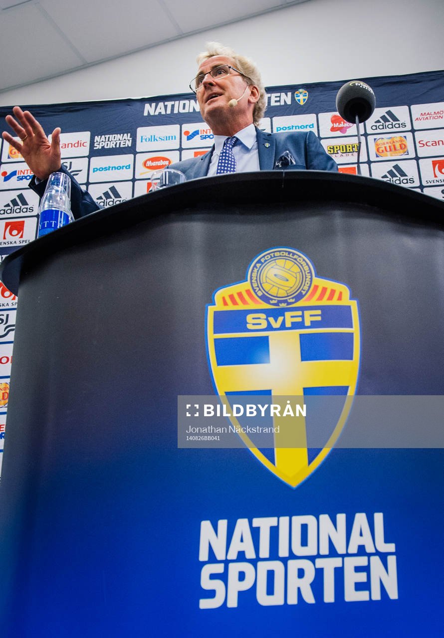 Sveriges förbundskapten för fotbollslandslaget, Erik Hamrén, presenterar truppen inför matchen mot Estland hemma och EM-kvalet borta mot Österrike under en presskonferens anordnad av Svenska Fotbollförbundet den 26 augusti 2014 i Stockholm.