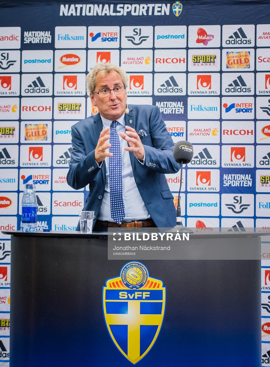 Sveriges förbundskapten för fotbollslandslaget, Erik Hamrén, presenterar truppen inför matchen mot Estland hemma och EM-kvalet borta mot Österrike under en presskonferens anordnad av Svenska Fotbollförbundet den 26 augusti 2014 i Stockholm.