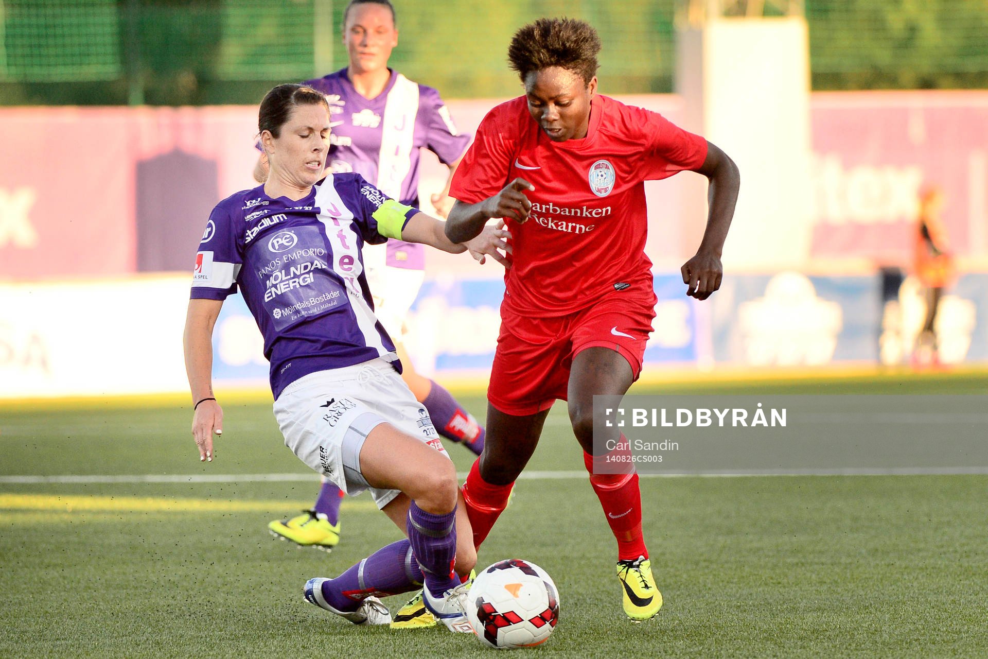 Jitex Emily Zurrer och Eskilstunas Gaelle Enganamouit