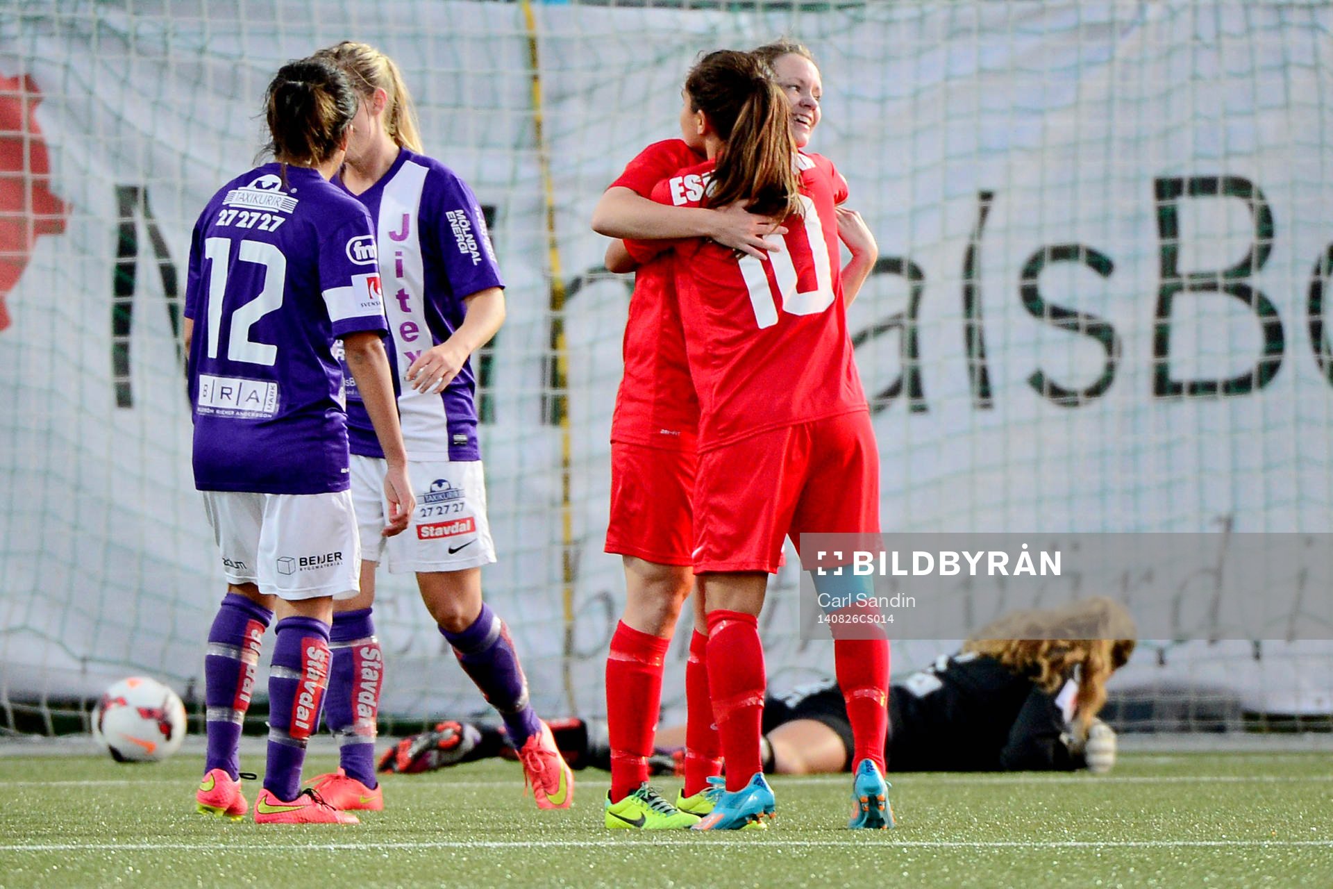 Eskilstunas Allysha Chapman kramas om av Malin Diaz