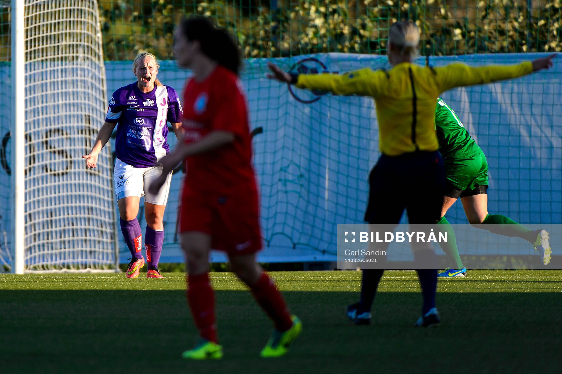 Jitex Sofie Erlandsson skriker åt domaren
