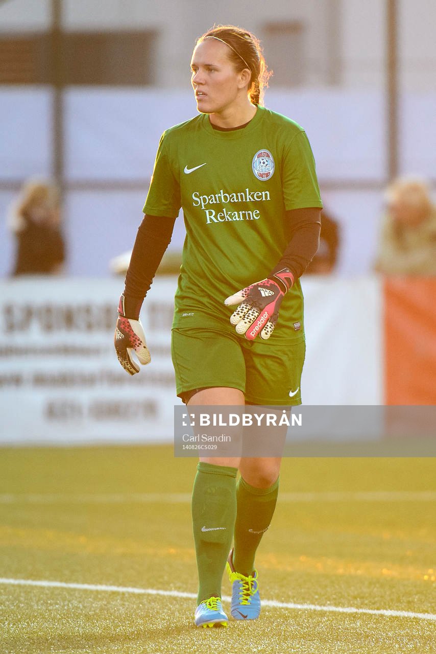 Eskilstunas målvakt Emelie Almesjö under fotbollsmatchen i damallsvenskan mellan Jitex och Eskilstuna den 26 augusti 2014 i Mölndal.