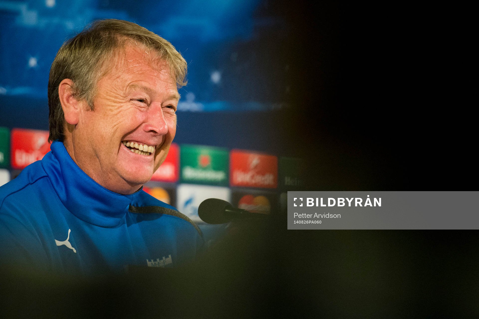 Malmö FFs tränare Åge Hareide skrattar