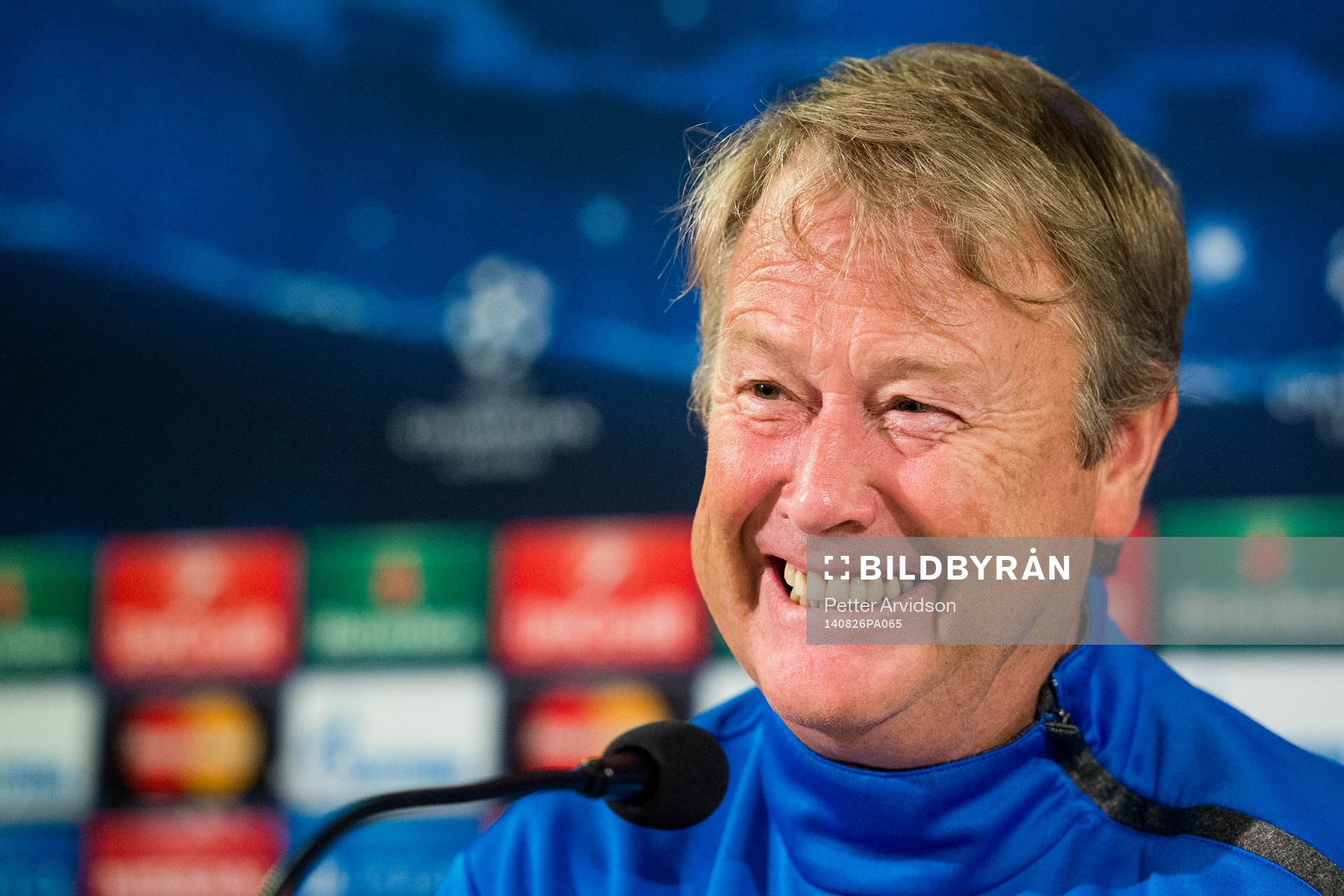 Malmö FFs tränare Åge Hareide skrattar
