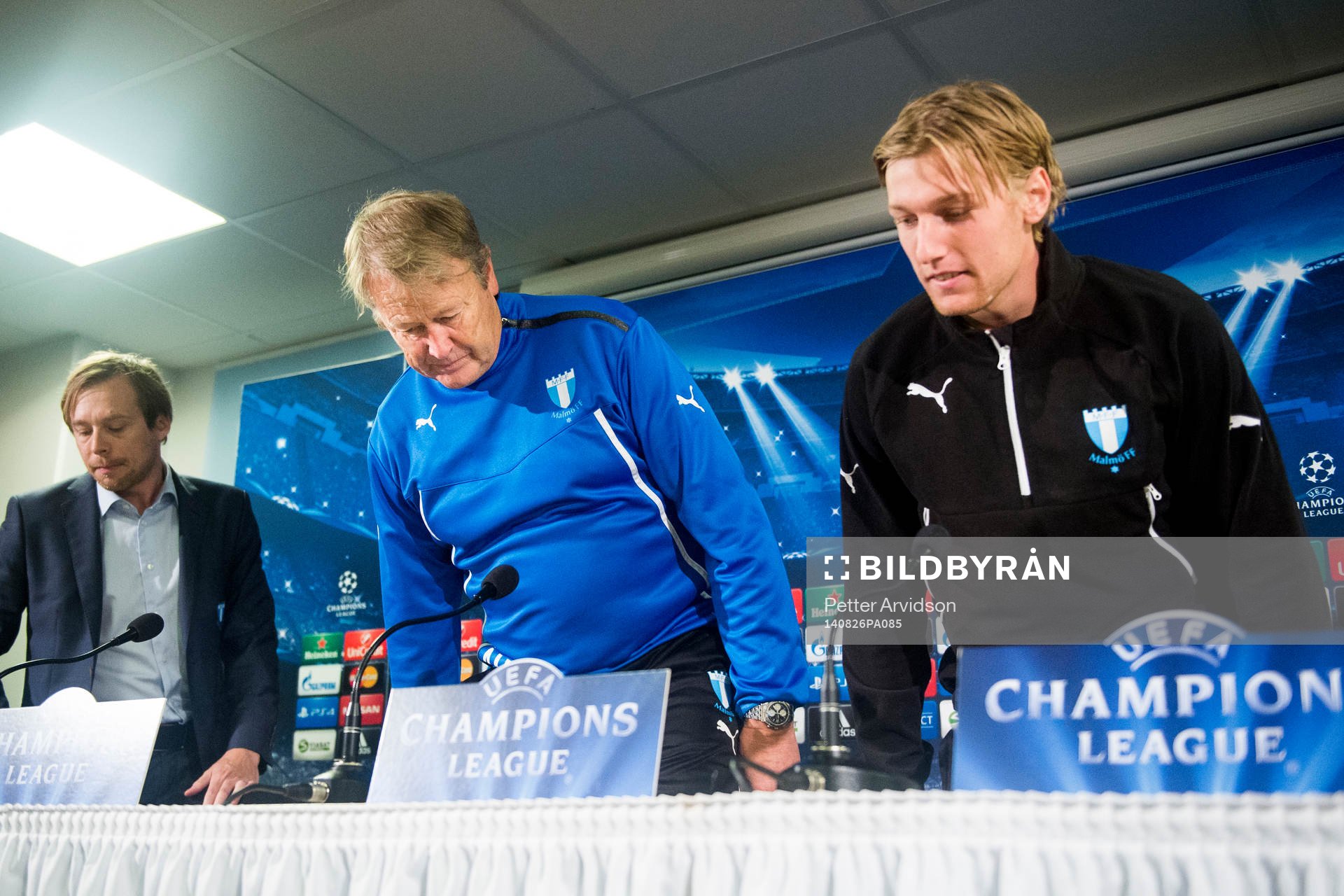 Malmö FFs kommunikationschef Peter Åhlander anländer