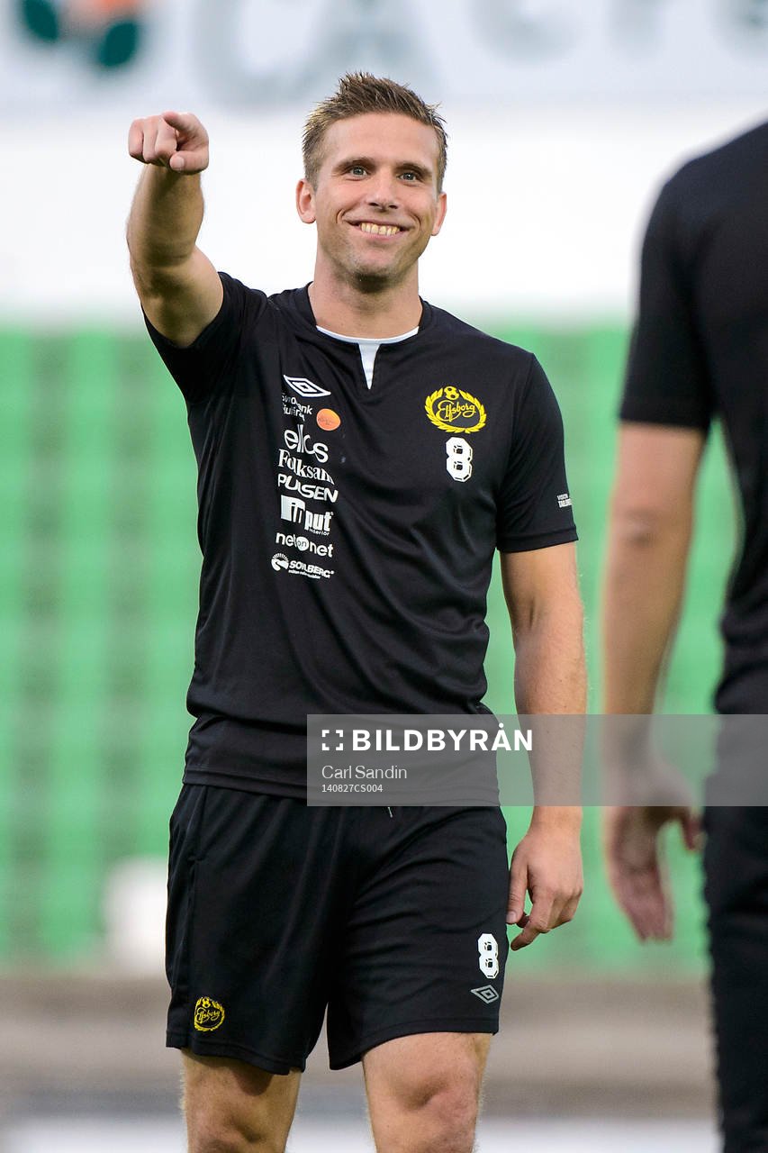 Elfsborgs Anders Svensson pekar och skrattar