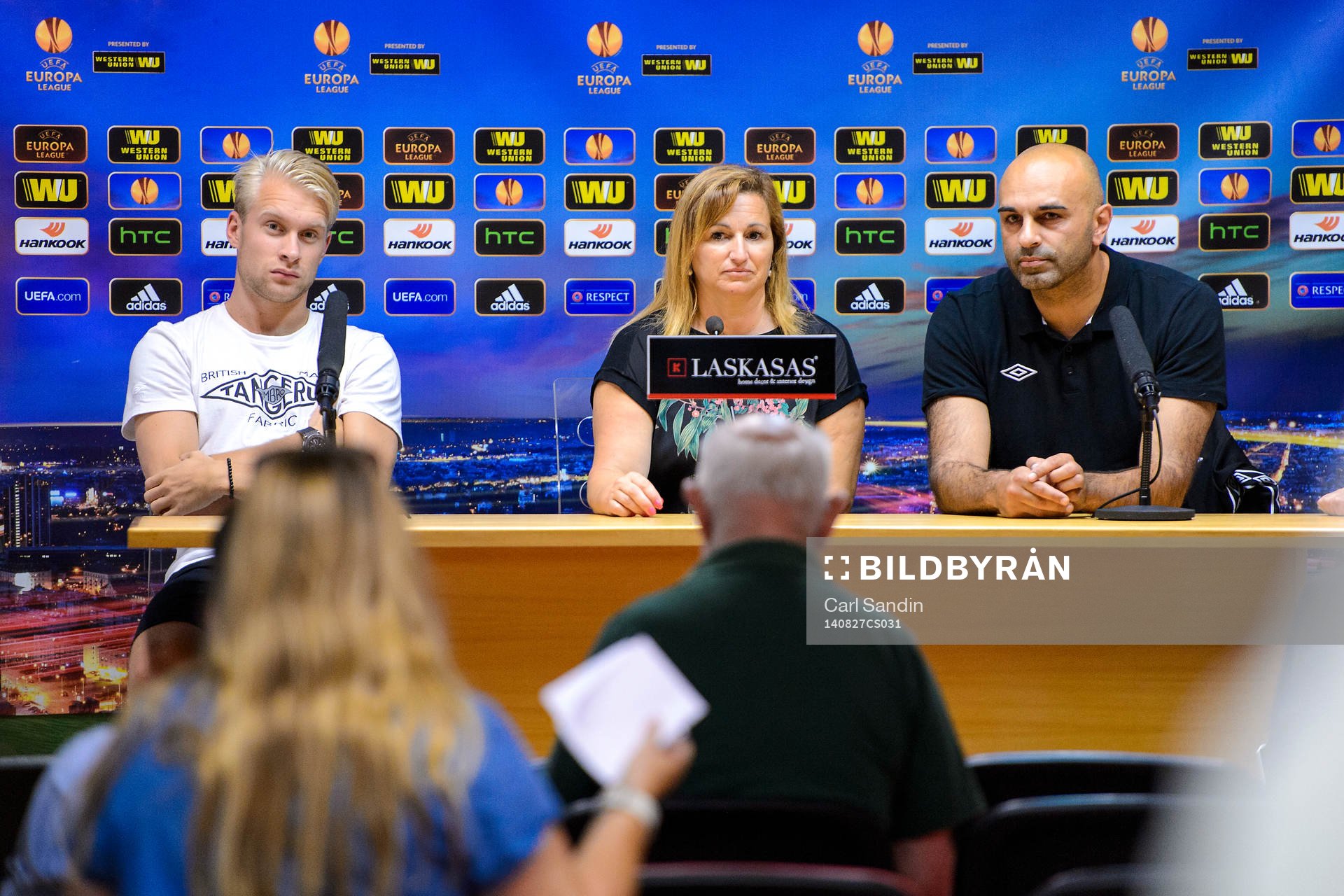 Elfsborgs Johan Larsson och tränare Jan Mian på en presskonferens inför playoff-matchen till Europa League den 27 augusti 2014 i Vila do Conde, Portugal.