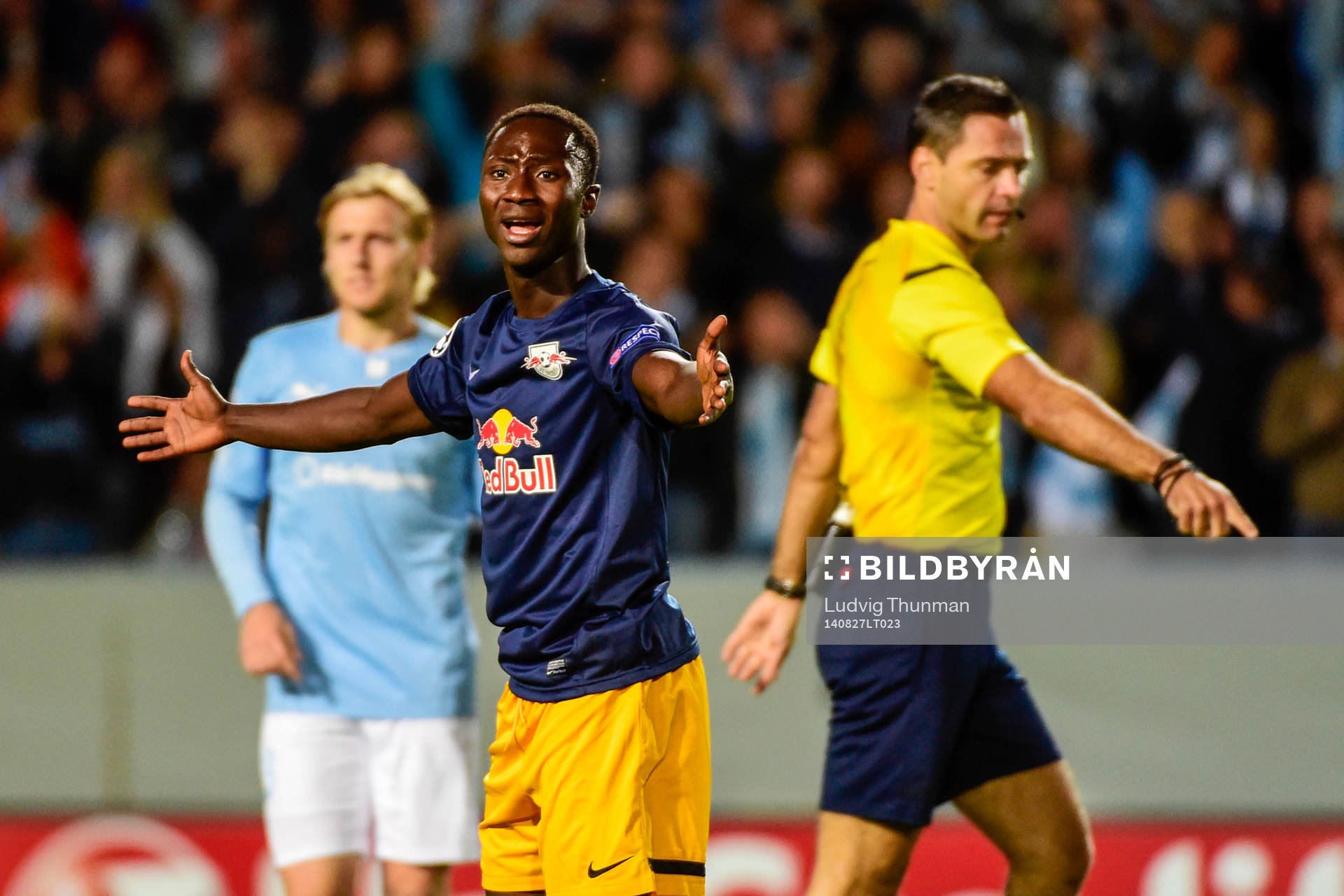 Salzburgs Naby Keita deppar när domaren dömer straff