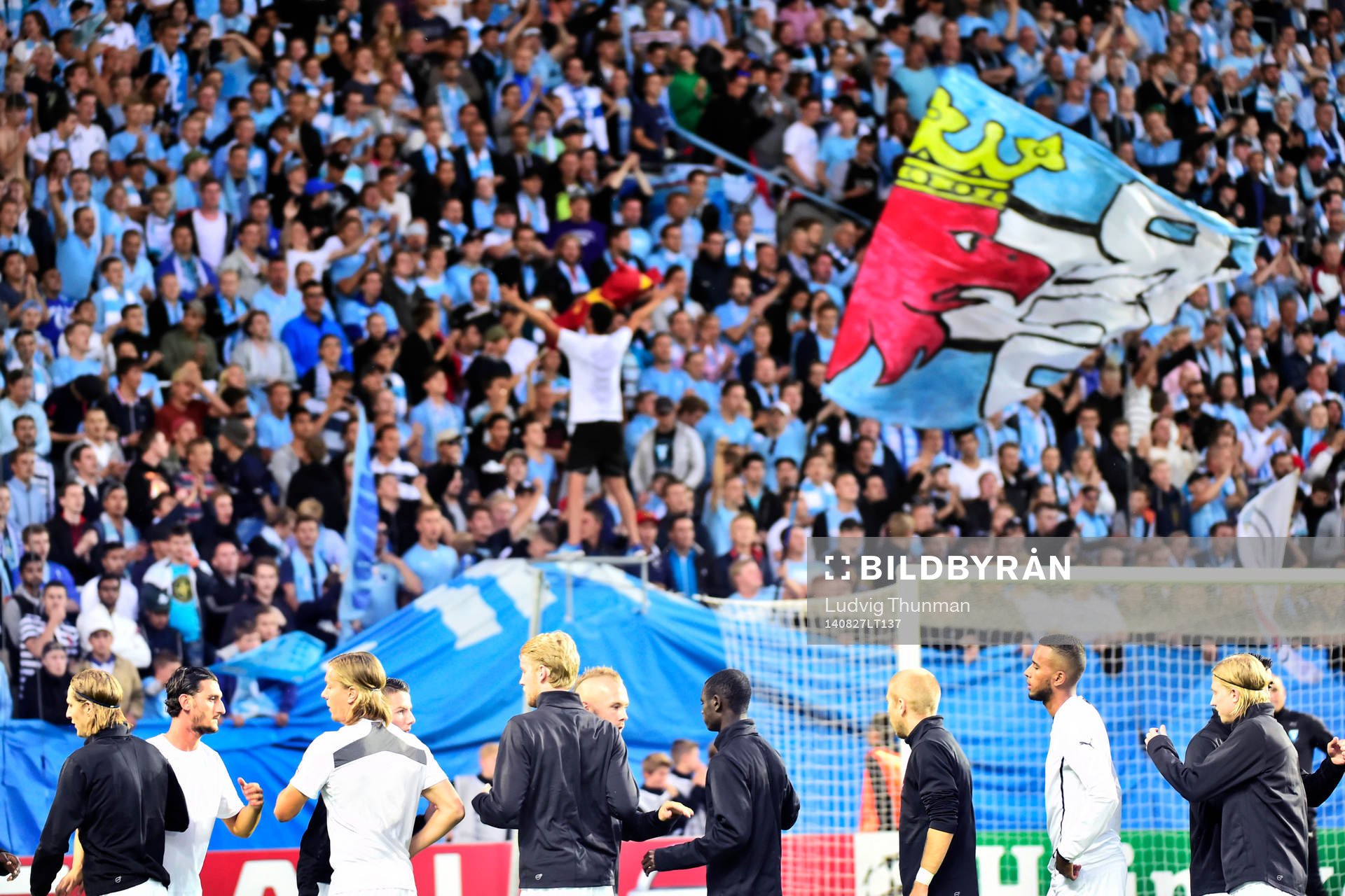 Malmö FFs spelare taggar upp klacken