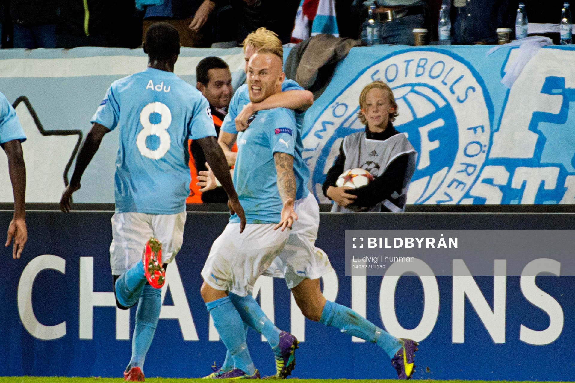 Malmö FFs Magnus Eriksson firar han gjort 2-0 med Enock