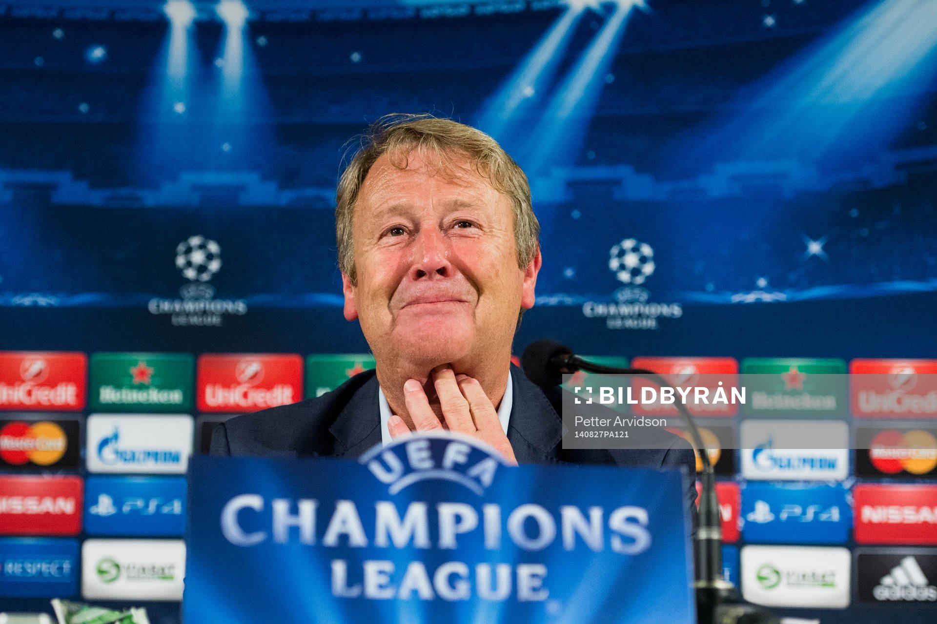 Malmö FFs tränare Åge Hareide ser nöjd ut