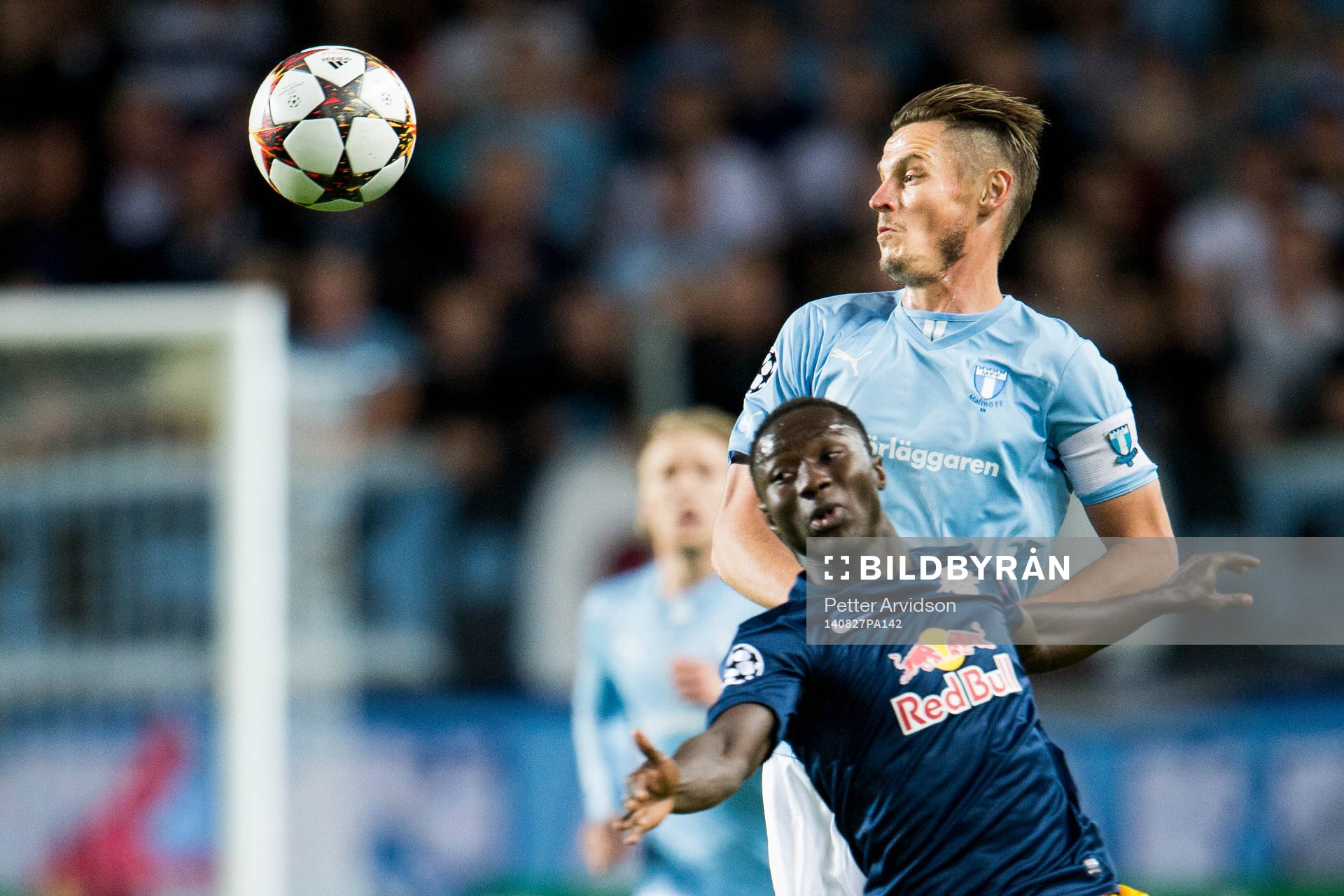 Malmö FFs Markus Rosenberg och Salzburgs Naby Keita under kvalmatchen i Champions League mellan Malmö FF och Red Bull Salzburg den 27 augusti 2014 i Malmö.
