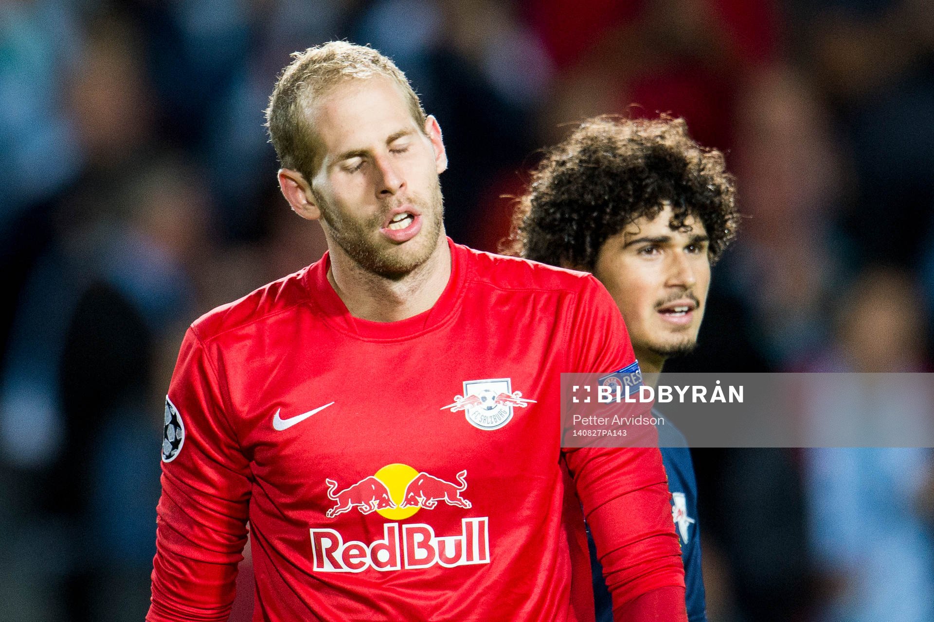Salzburgs målvakt Péter Gulácsi och André Ramalho deppar