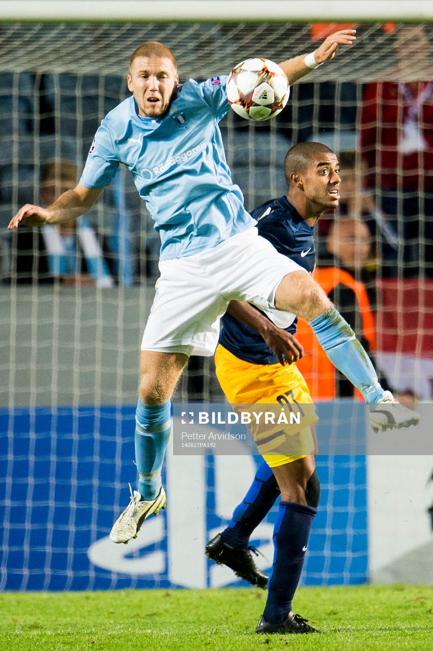Malmö FFs Anton Tinnerholm och Salzburgs Alan