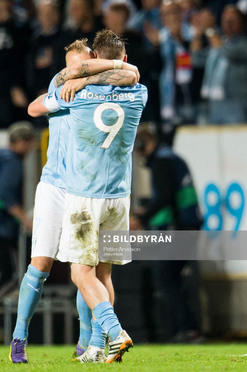 Malmö FFs Magnus Eriksson och Markus Rosenberg kramas