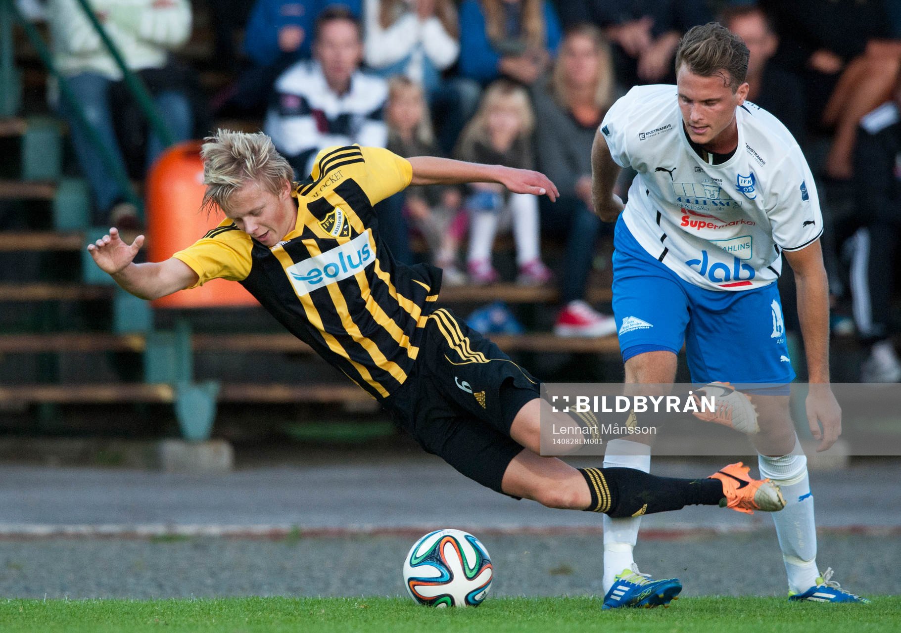 Hässleholms Philip Bengtsson bringas på fall i matchen i
