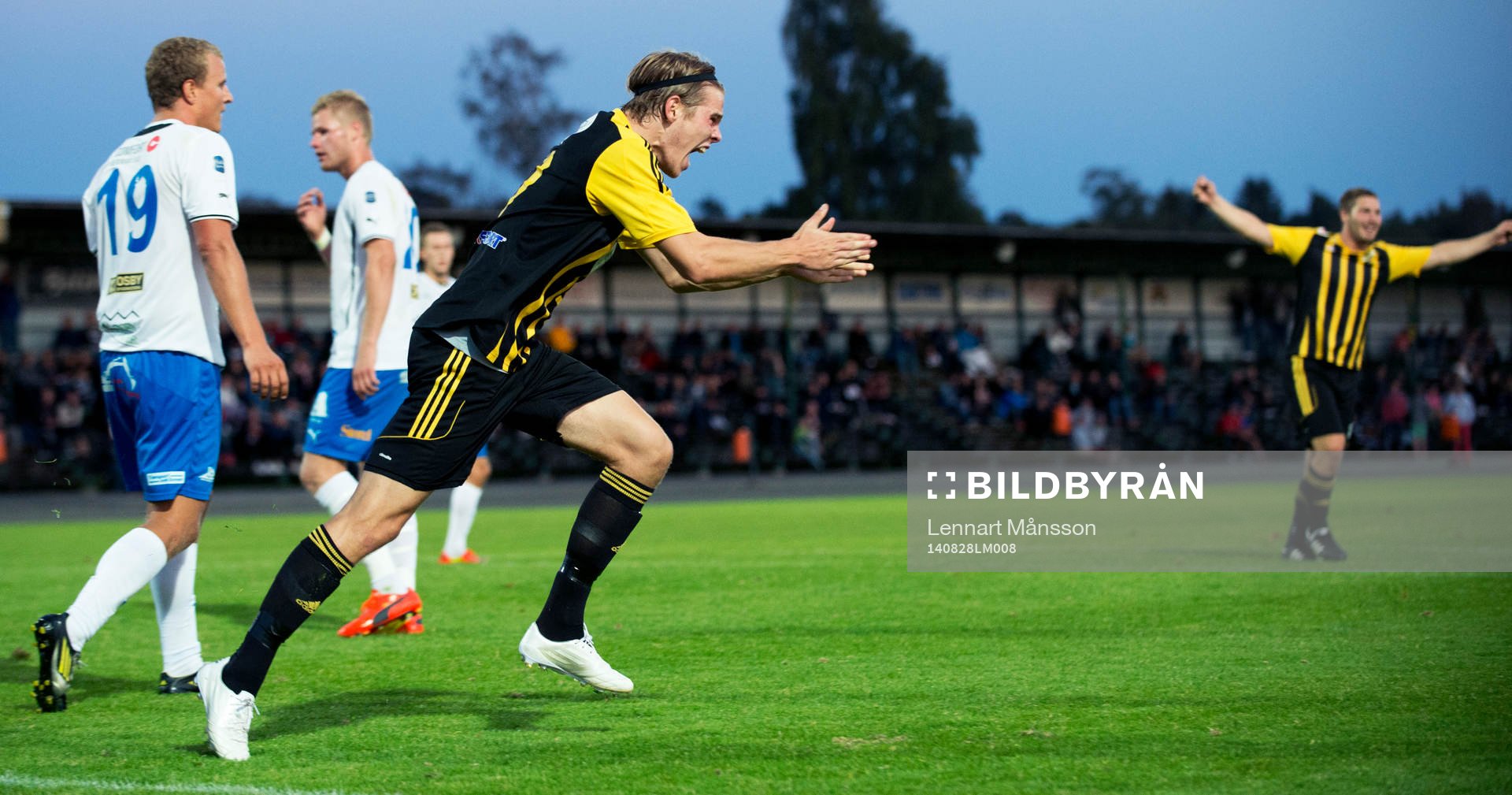 IFK Hässleholms Filip Ranmo har gjort 2-0 i matchen i division 3 mellan IFK Hässleholm och IFK Osby i Hässleholm augusti 2014.