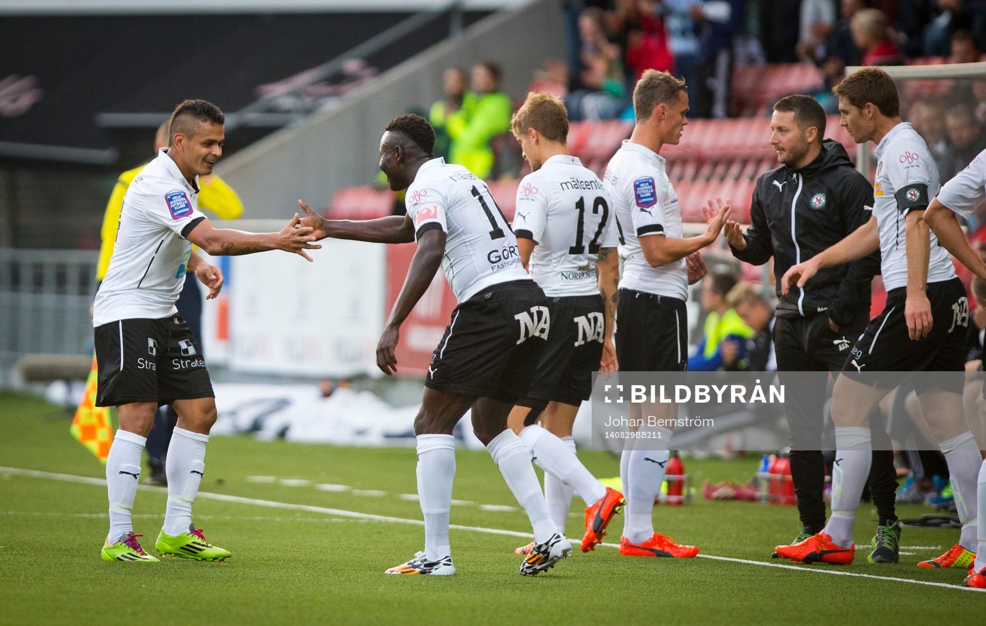 Örebros Daniel Sobralense gör 1-0 och jublar med Alhassan