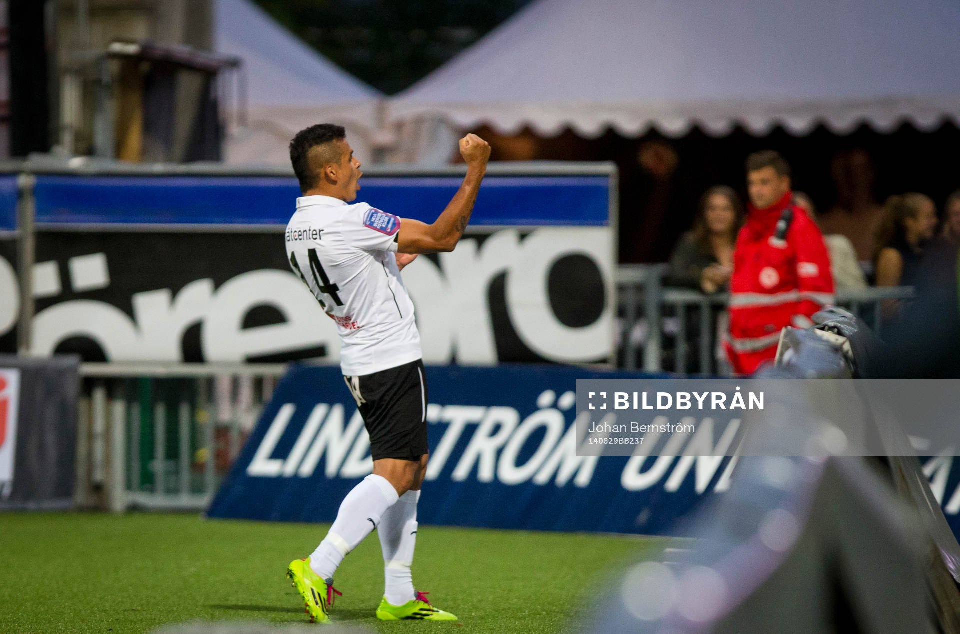Örebros Daniel Sobralense gör 2-0 och jublar i