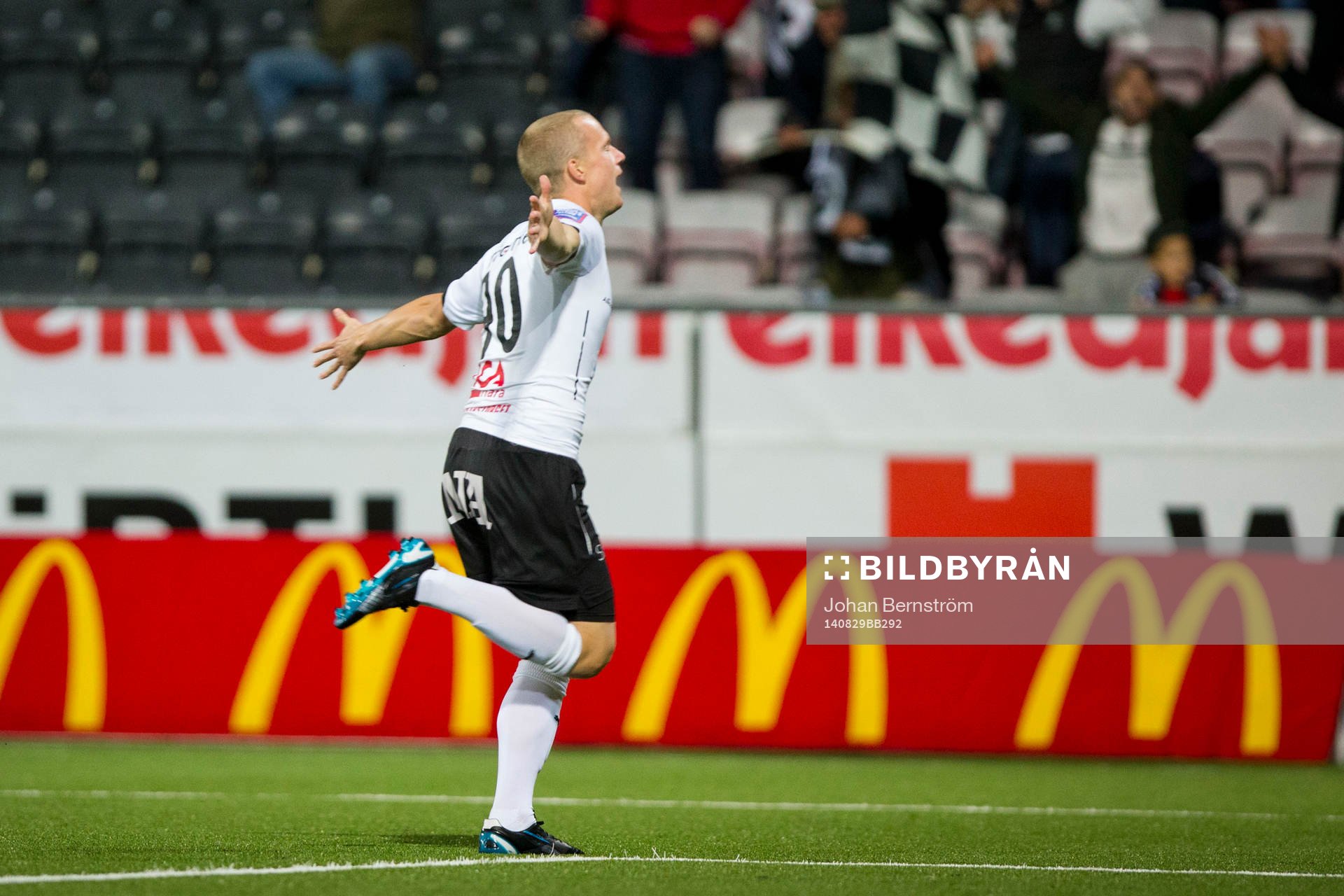 Örebros Daniel Gustavsson gör 3-1 direkt