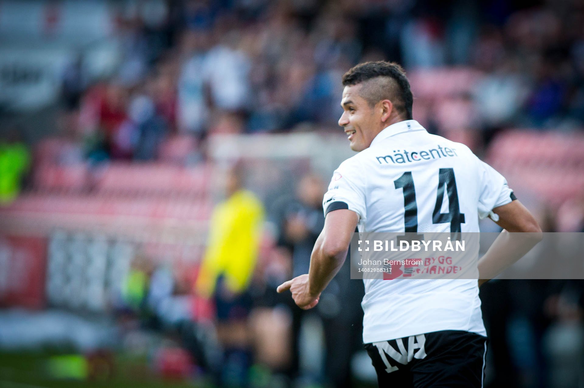 Örebros Daniel Sobralense jublar